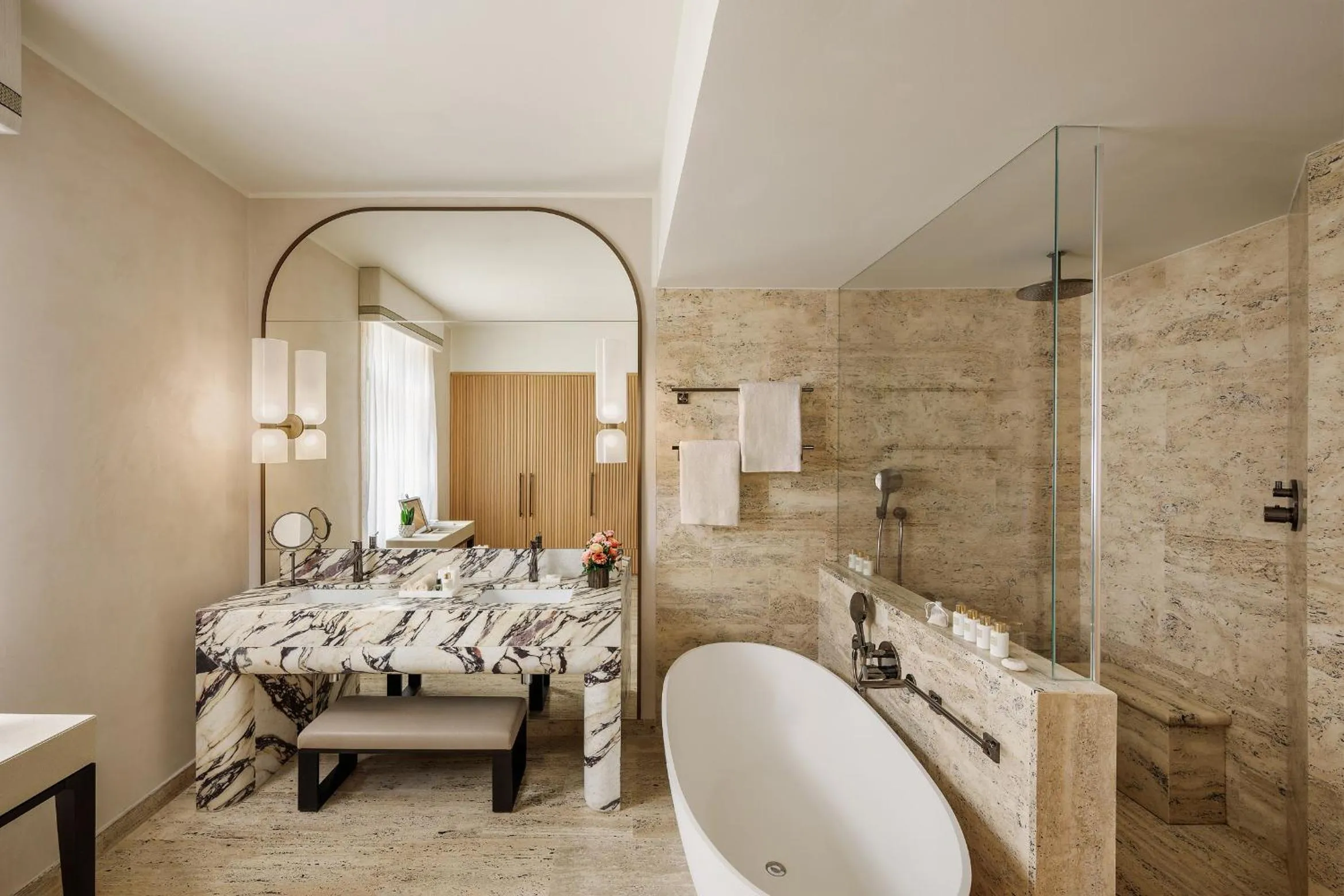 Shower, Bed in Park Hyatt Milano