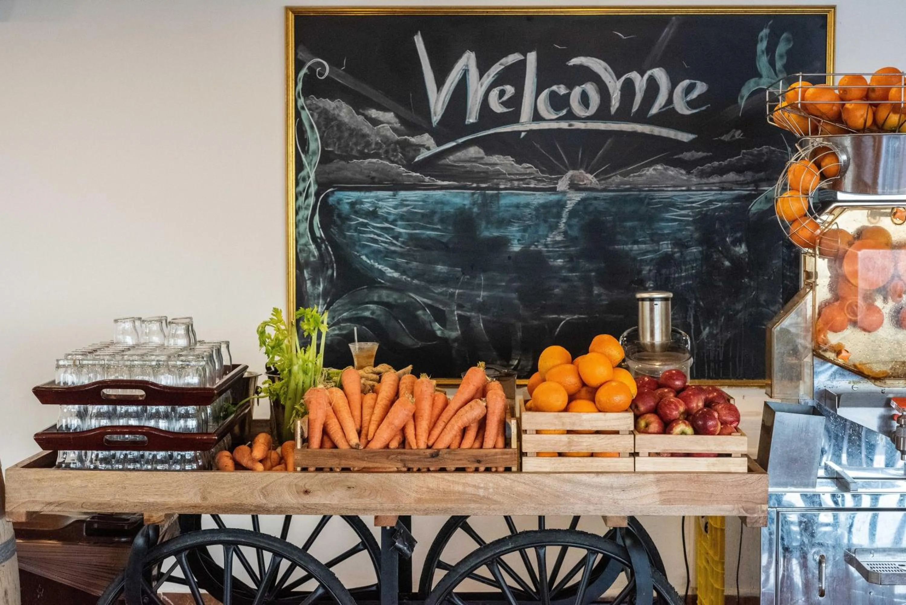 Restaurant/places to eat in Crowne Plaza Tel Aviv Beach by IHG