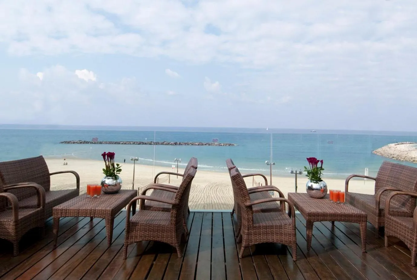 Restaurant/places to eat in Crowne Plaza Tel Aviv Beach by IHG