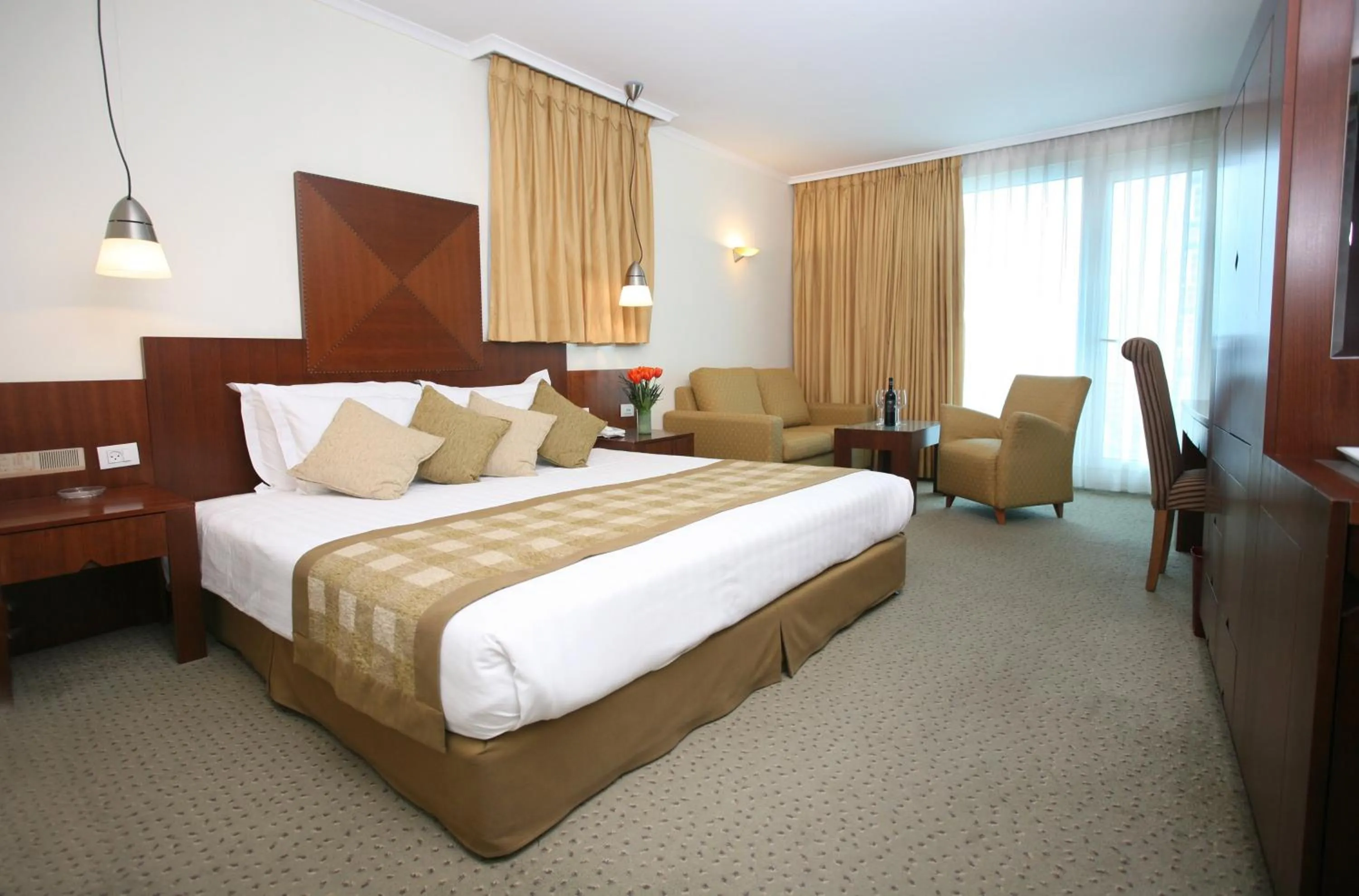 Photo of the whole room, Bed in Crowne Plaza Tel Aviv Beach by IHG