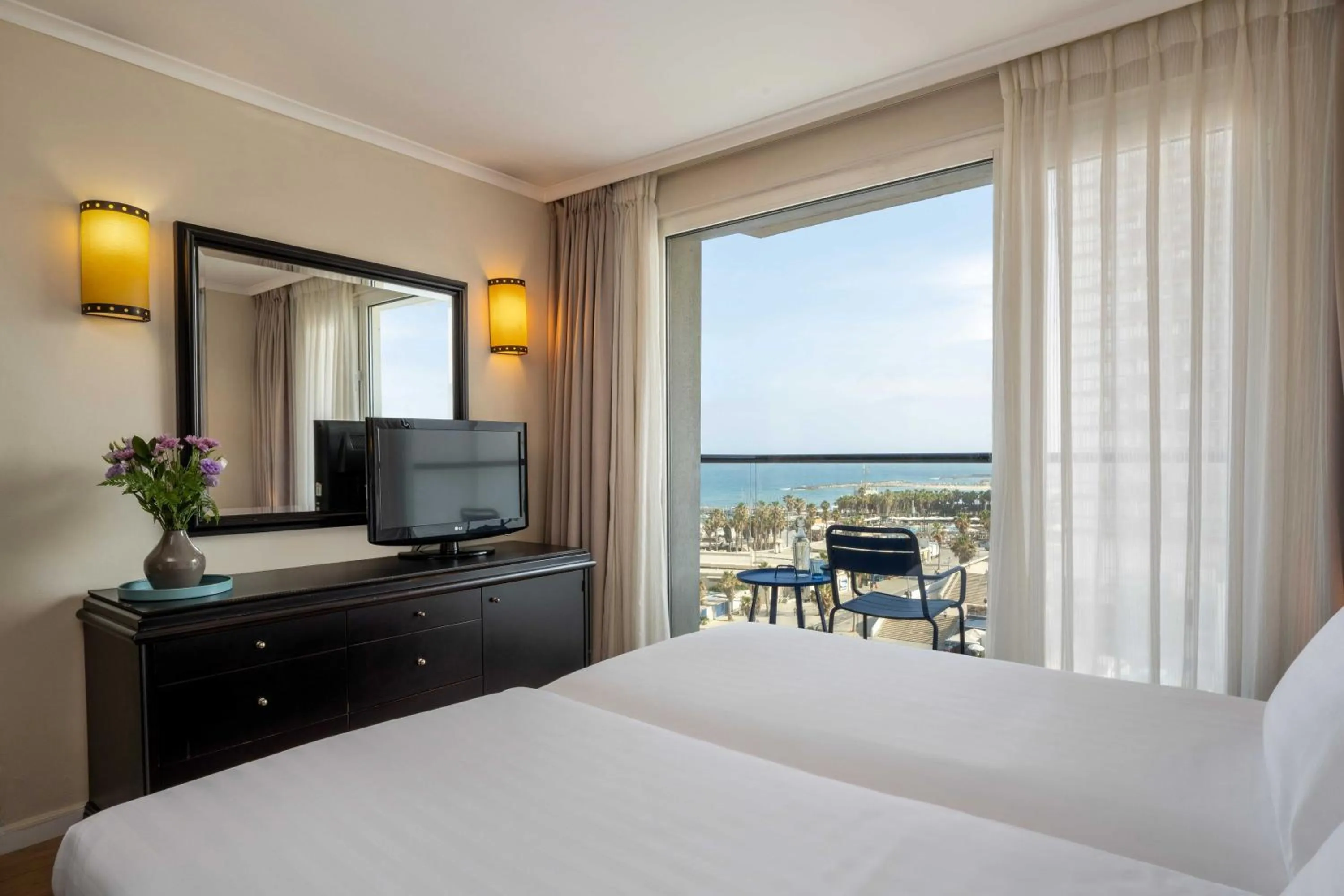 Photo of the whole room, Bed in Crowne Plaza Tel Aviv Beach by IHG