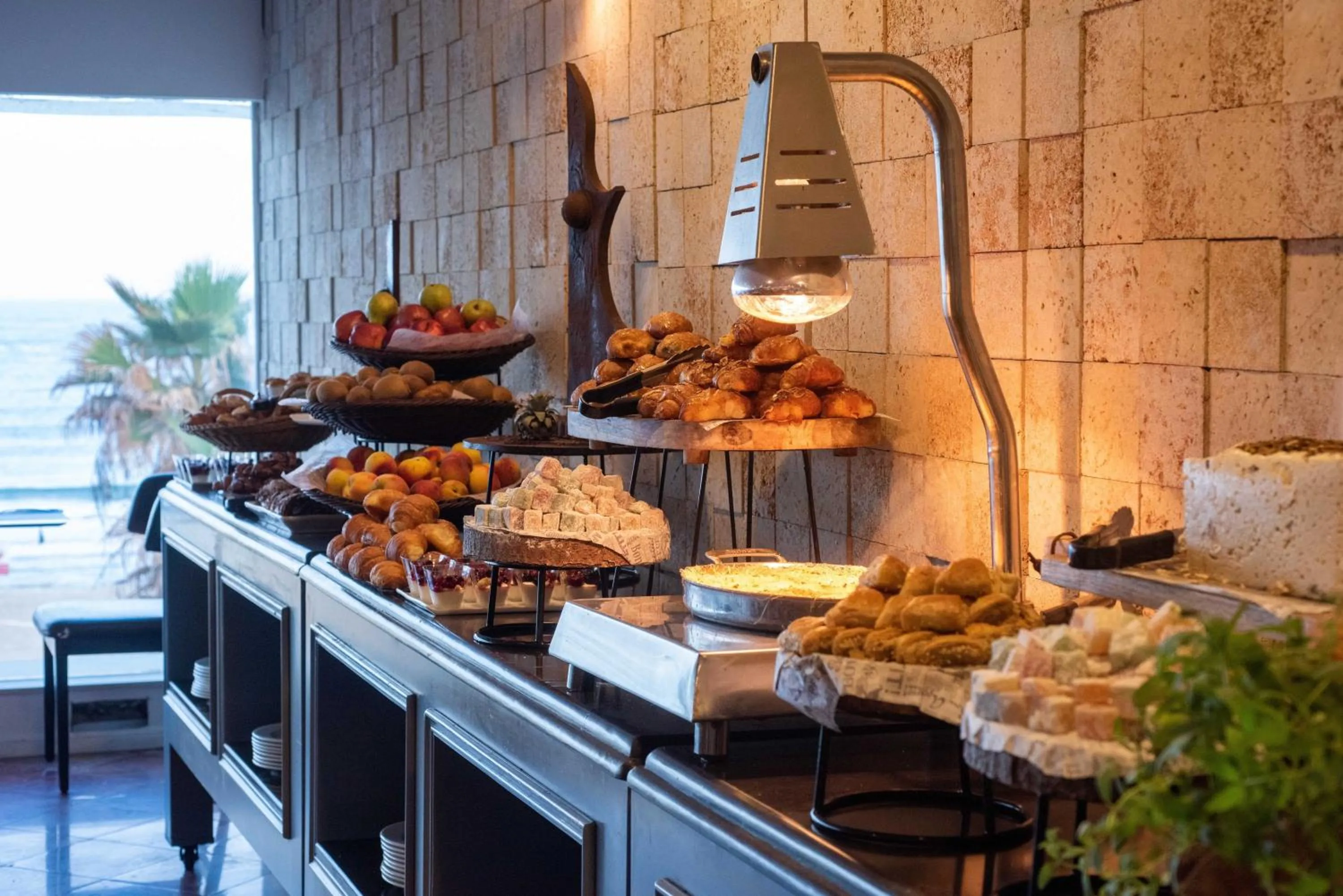 Restaurant/places to eat in Crowne Plaza Tel Aviv Beach by IHG