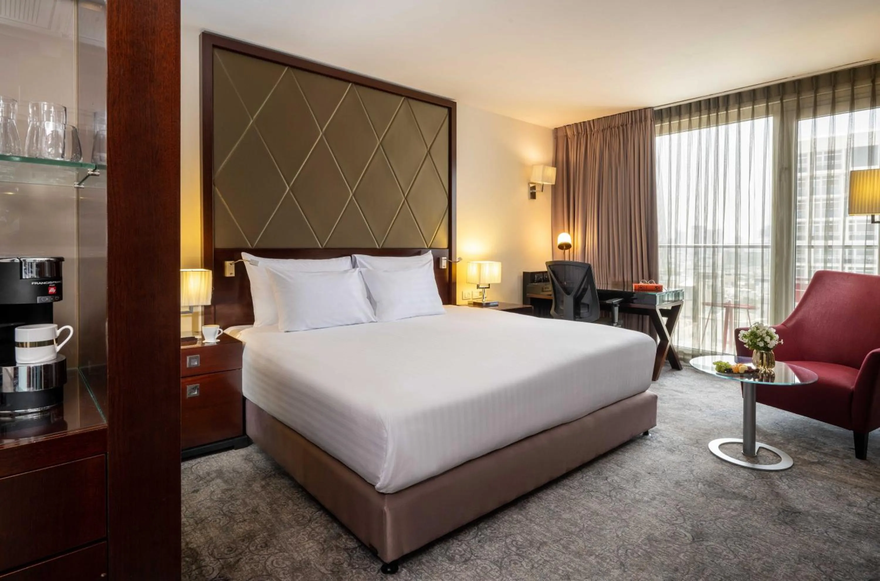 Photo of the whole room, Bed in Crowne Plaza Tel Aviv Beach by IHG