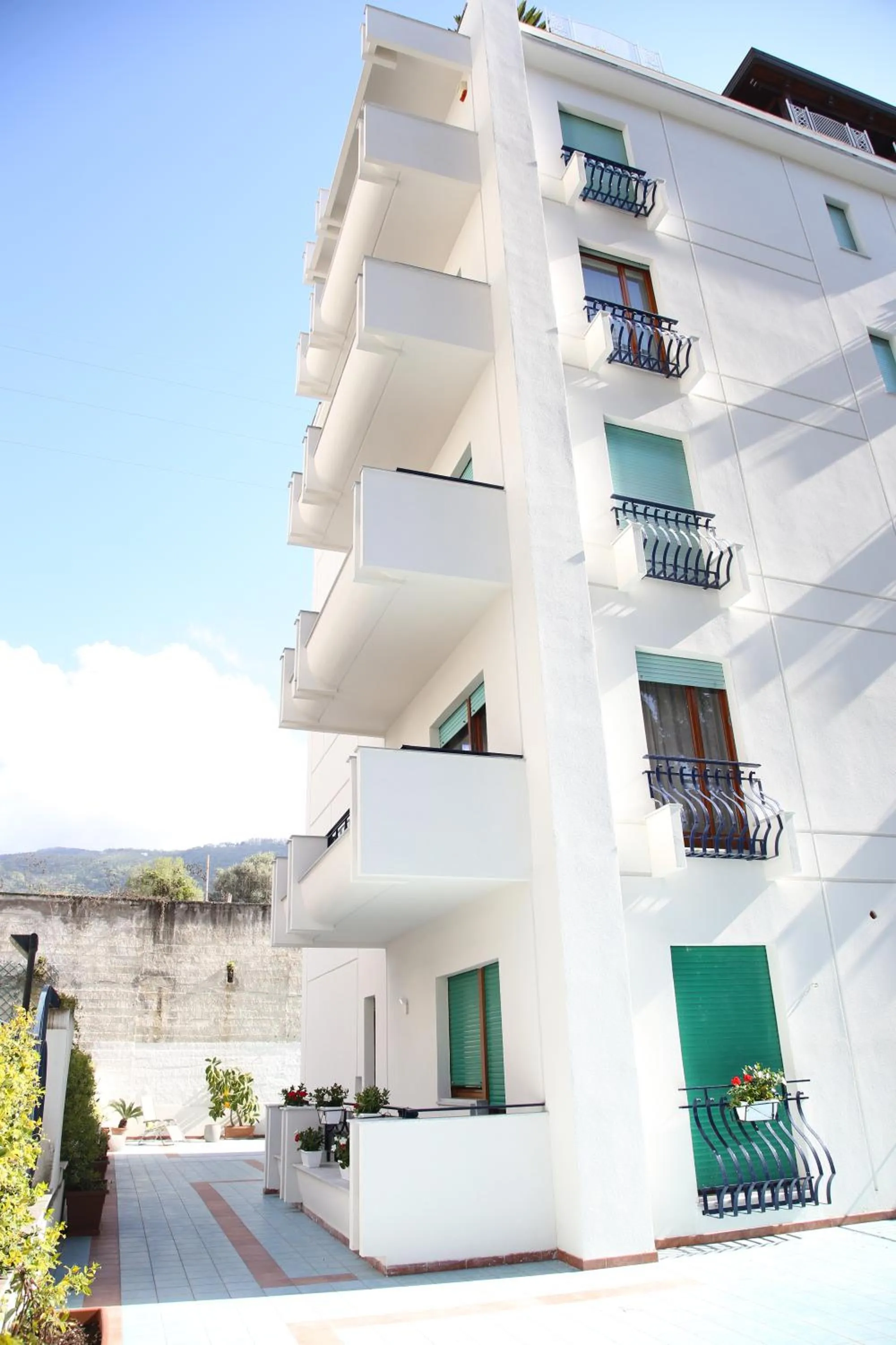 Property building in Sorrento Coast Suites B&B