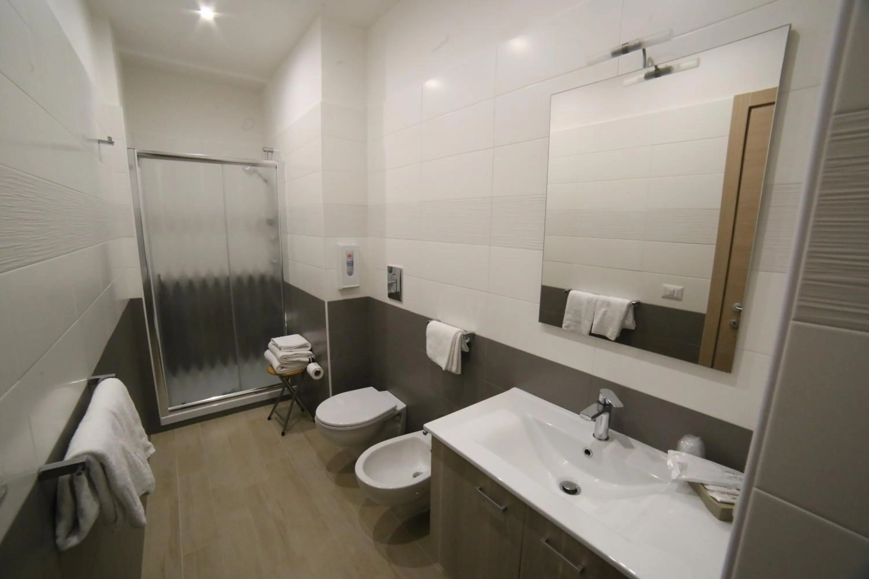 Shower in Sorrento Coast Suites B&B