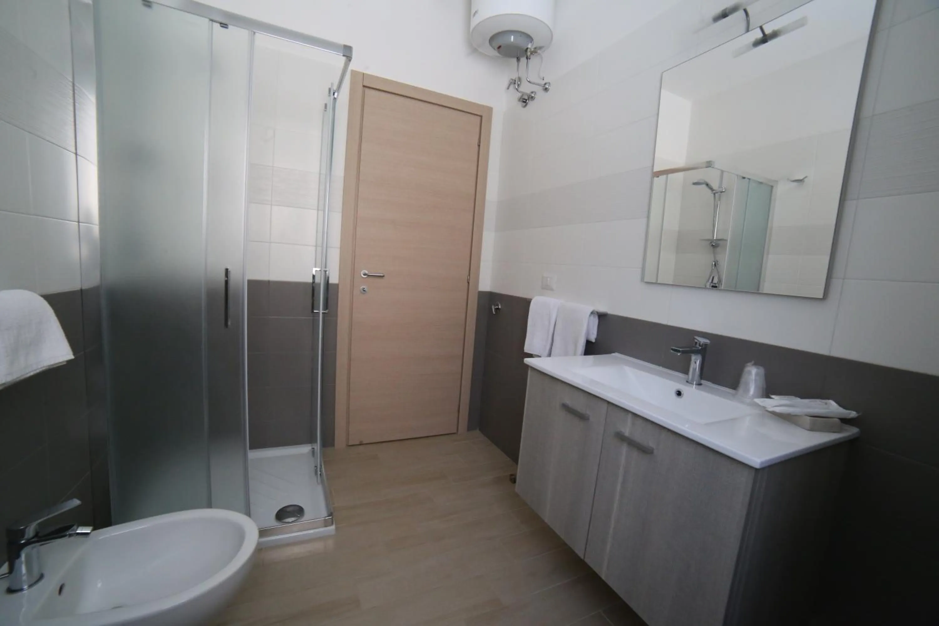 Shower in Sorrento Coast Suites B&B