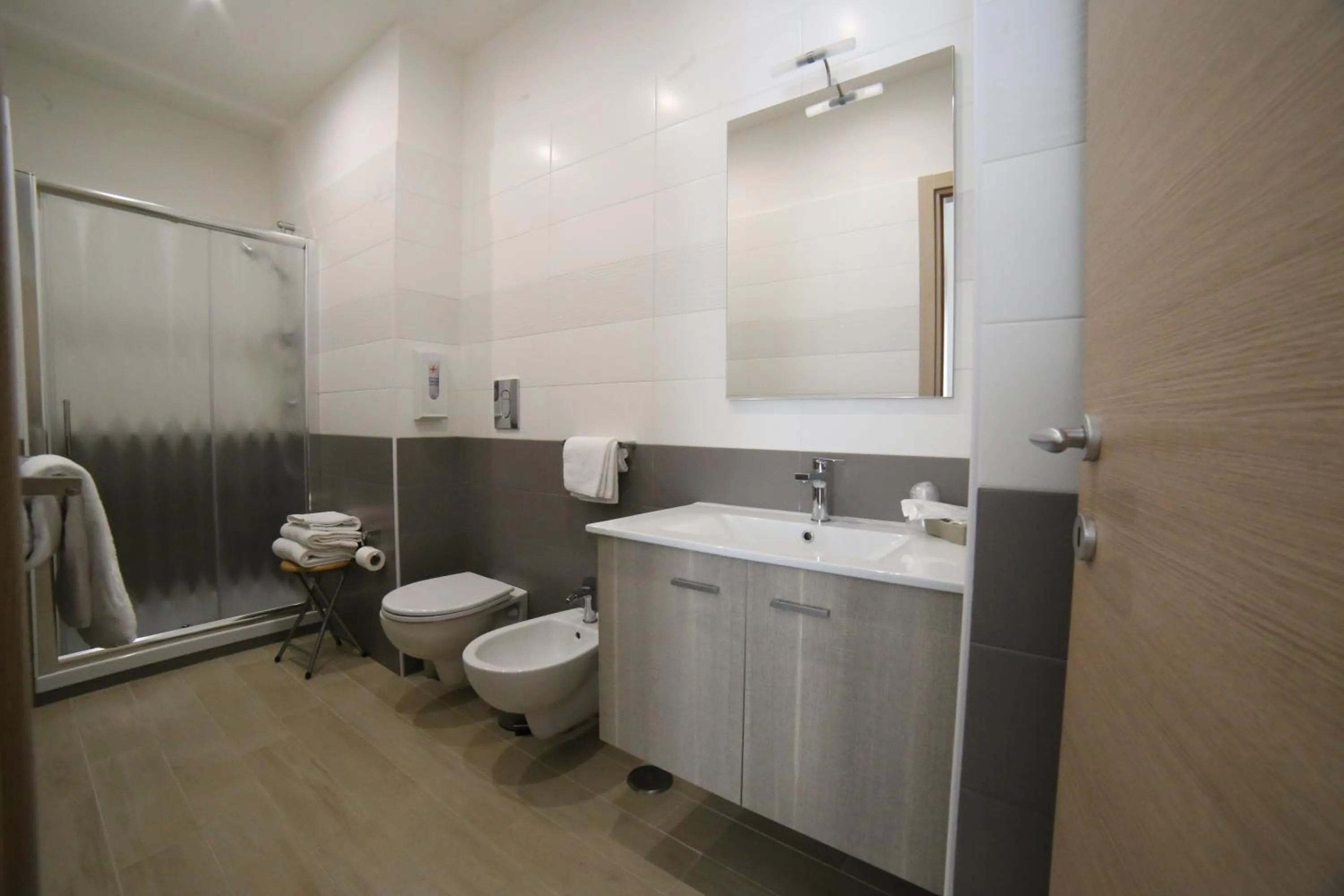 Shower in Sorrento Coast Suites B&B