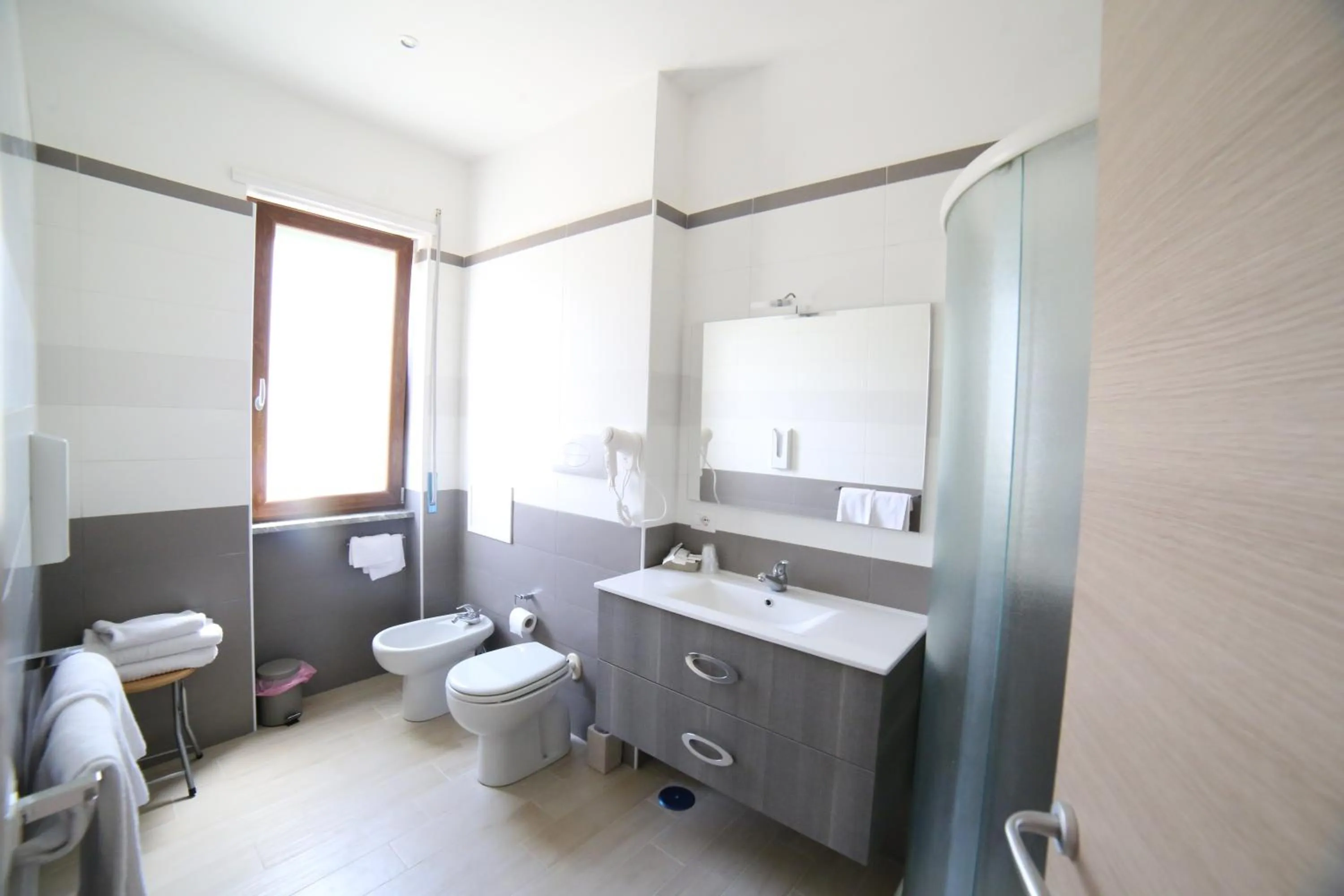 Shower in Sorrento Coast Suites B&B