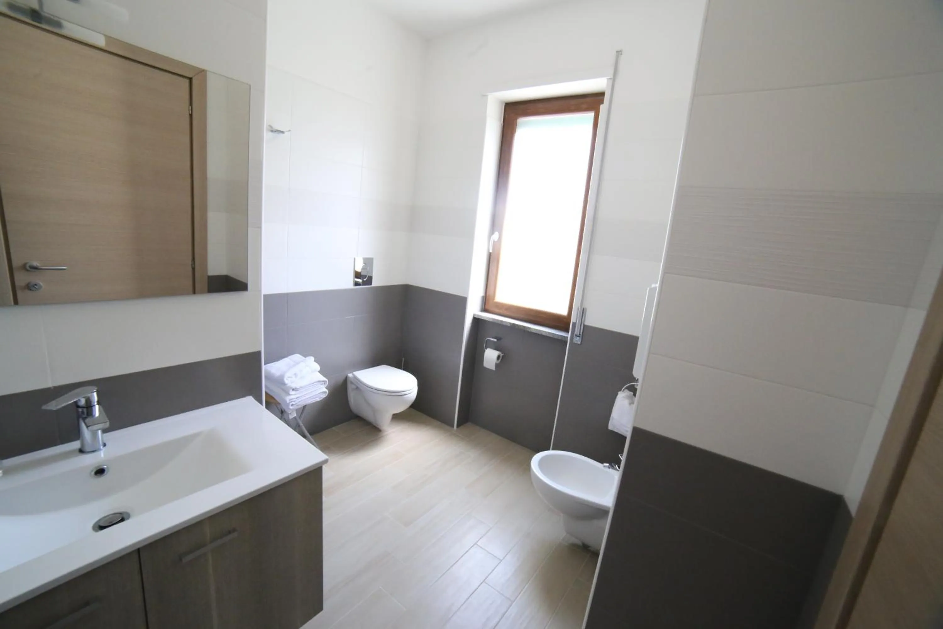 Shower in Sorrento Coast Suites B&B