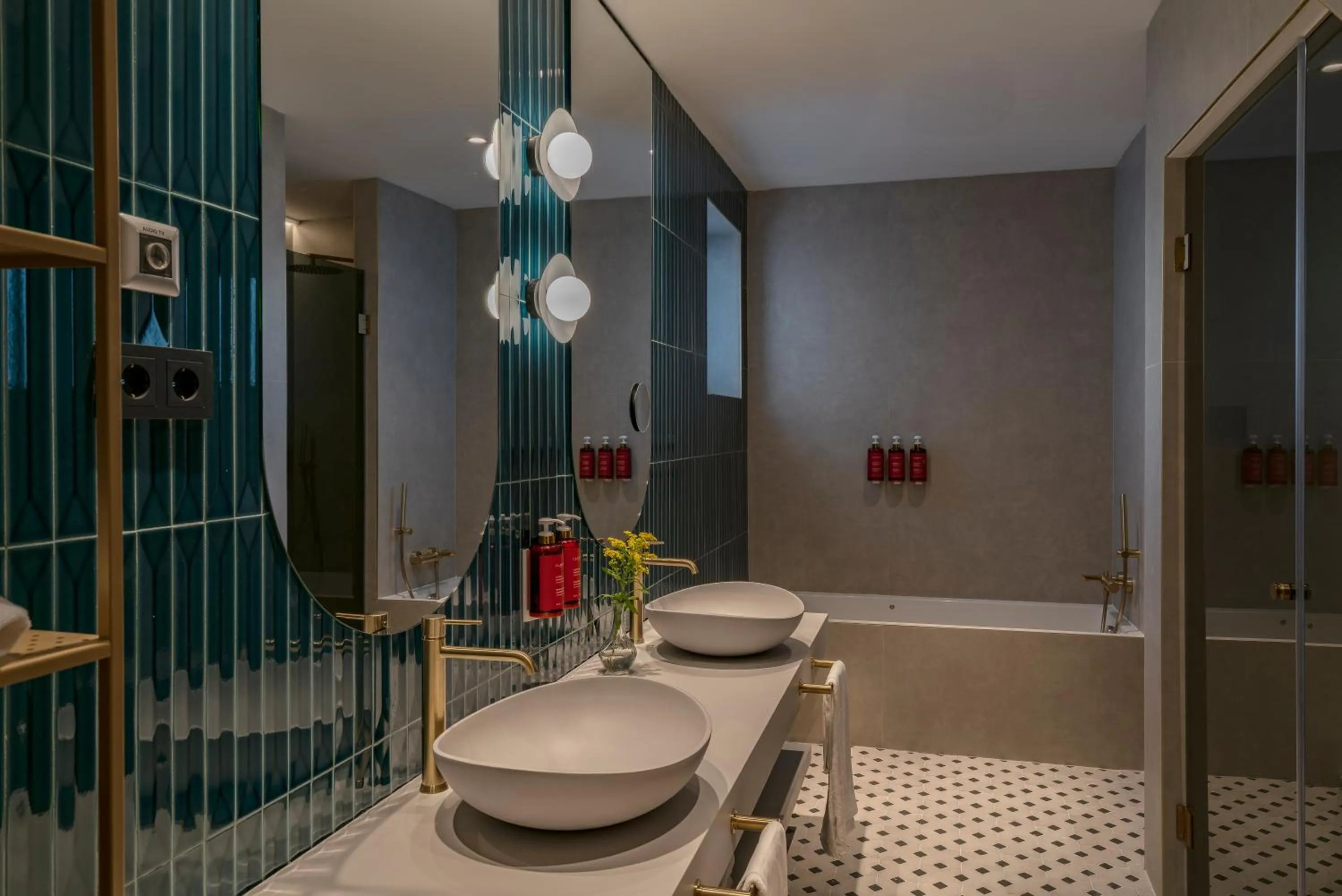 Bathroom in Vincci Selección Posada del Patio