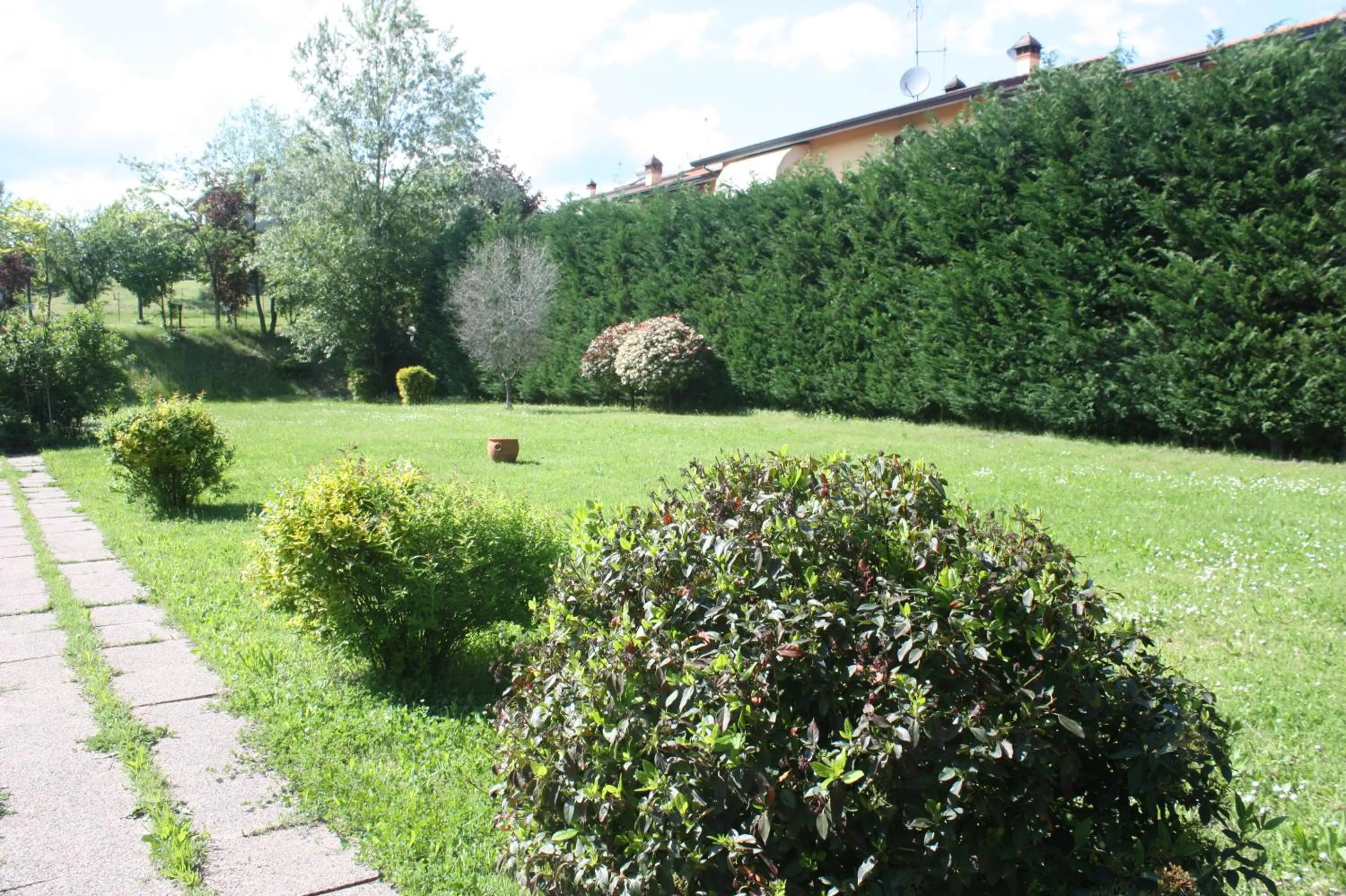 Garden view in Albergo Della Roccia