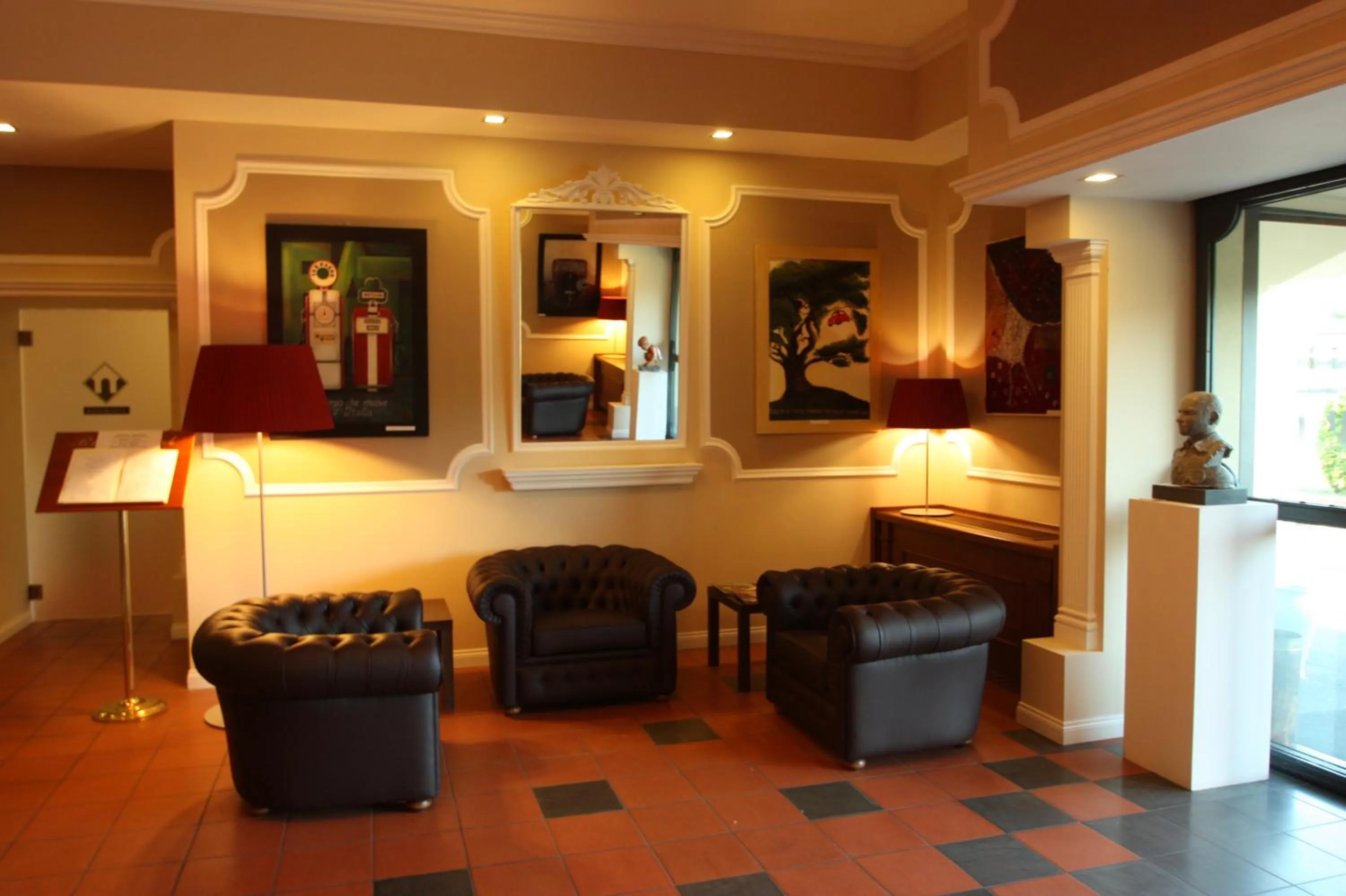 Lobby or reception in Albergo Della Roccia