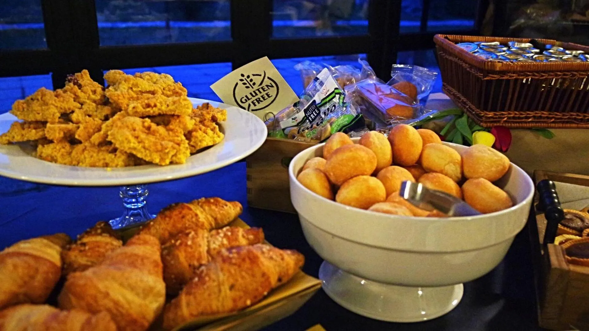 Buffet breakfast in Albergo Della Roccia