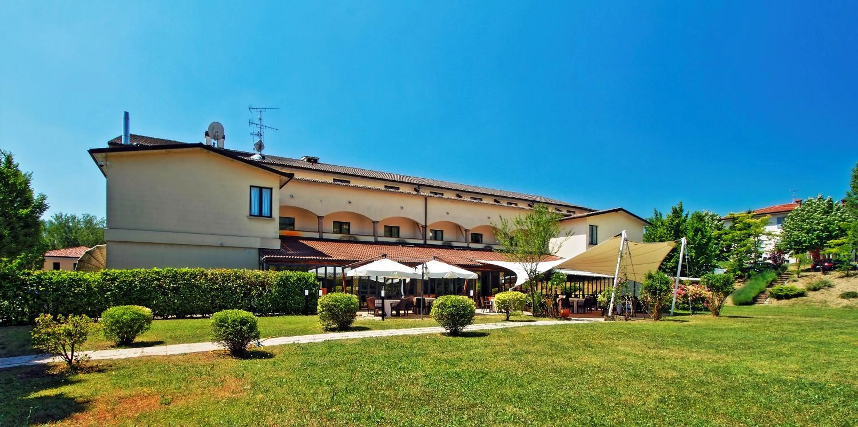 Garden view in Albergo Della Roccia