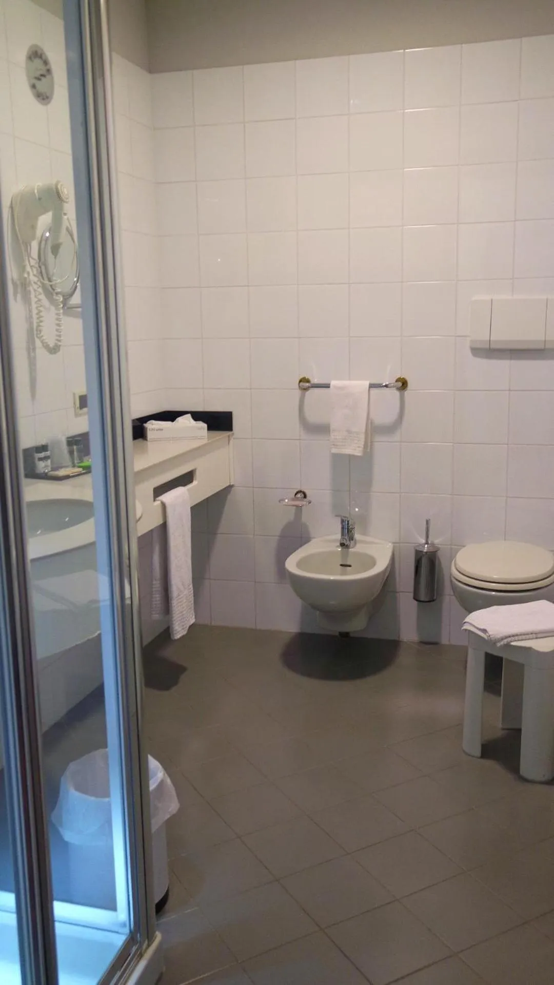 Bathroom in Albergo Della Roccia