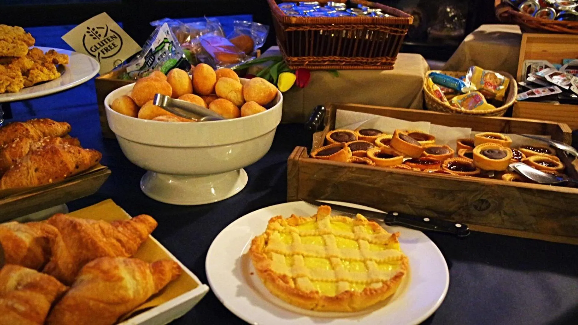 Buffet breakfast in Albergo Della Roccia