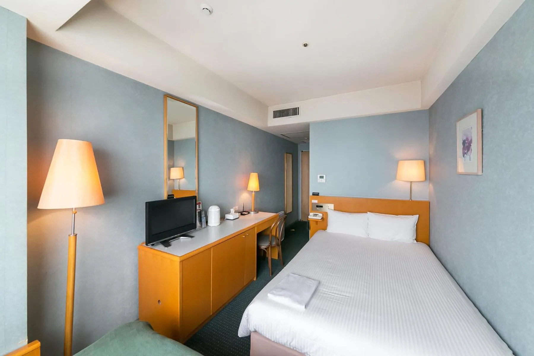 Photo of the whole room, Bed in Yokohama Techno Tower Hotel