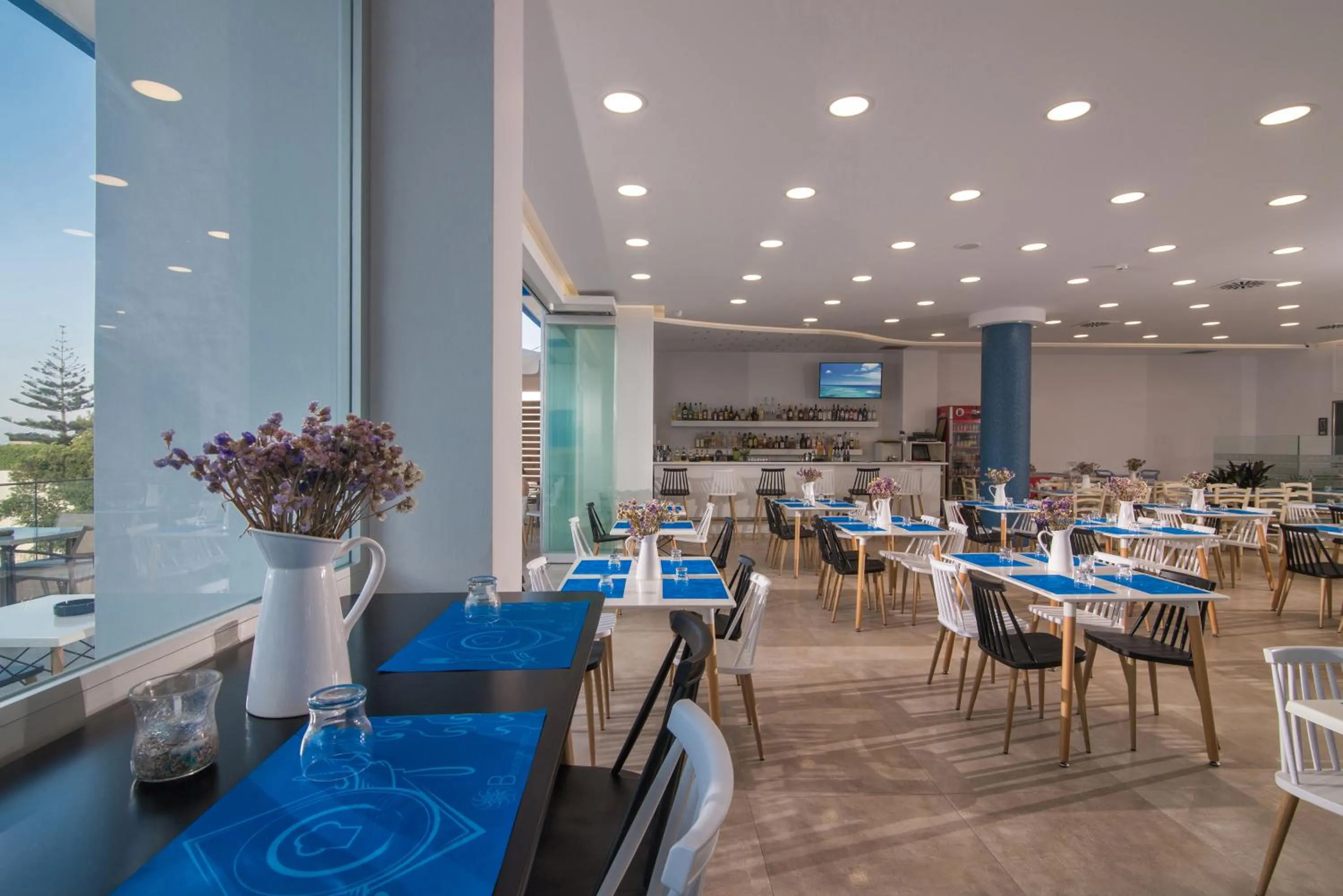 Lounge or bar in Belvedere Village