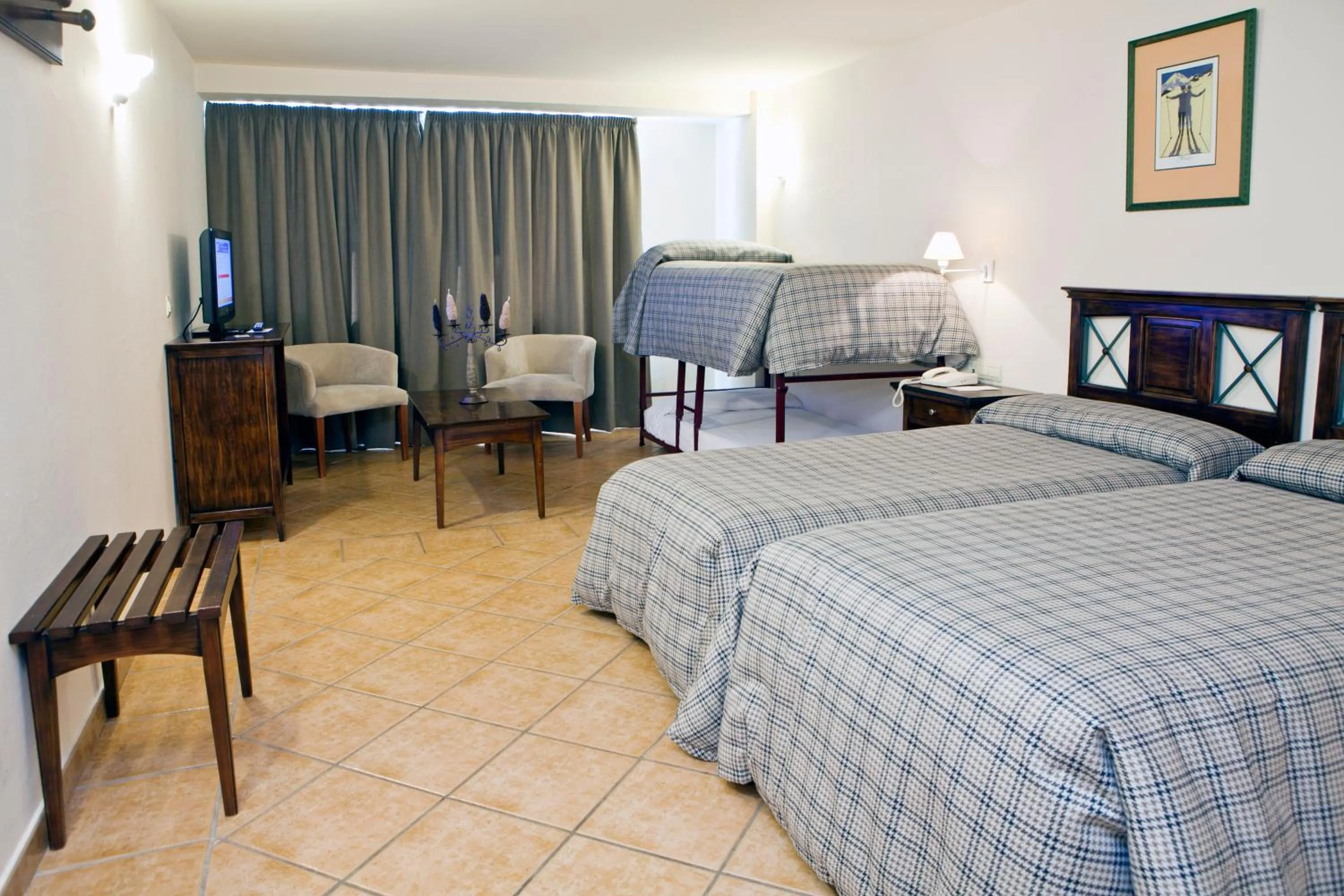 Photo of the whole room in Hotel Telecabina
