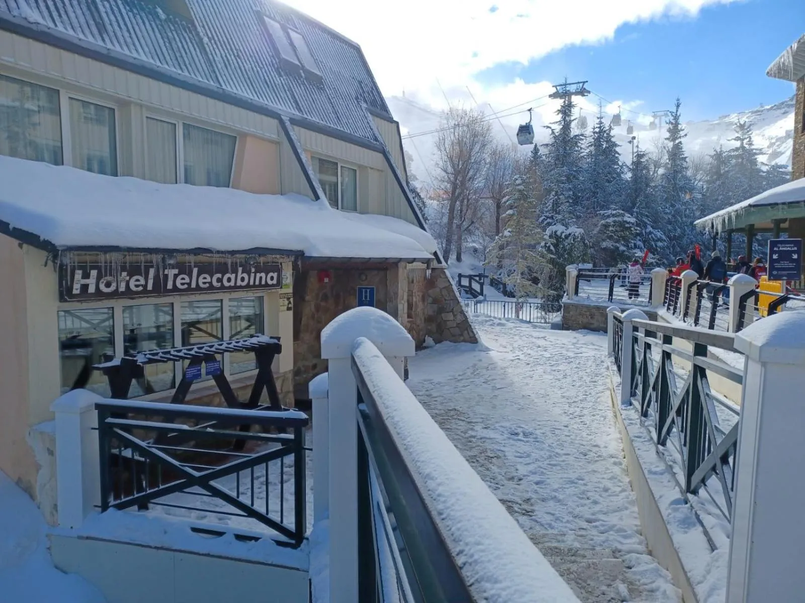 Property building in Hotel Telecabina