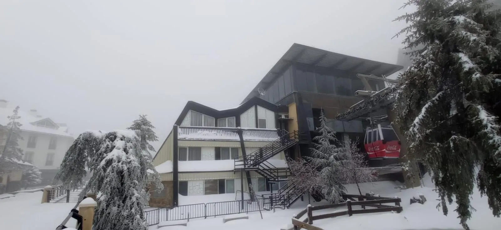 Property building in Hotel Telecabina