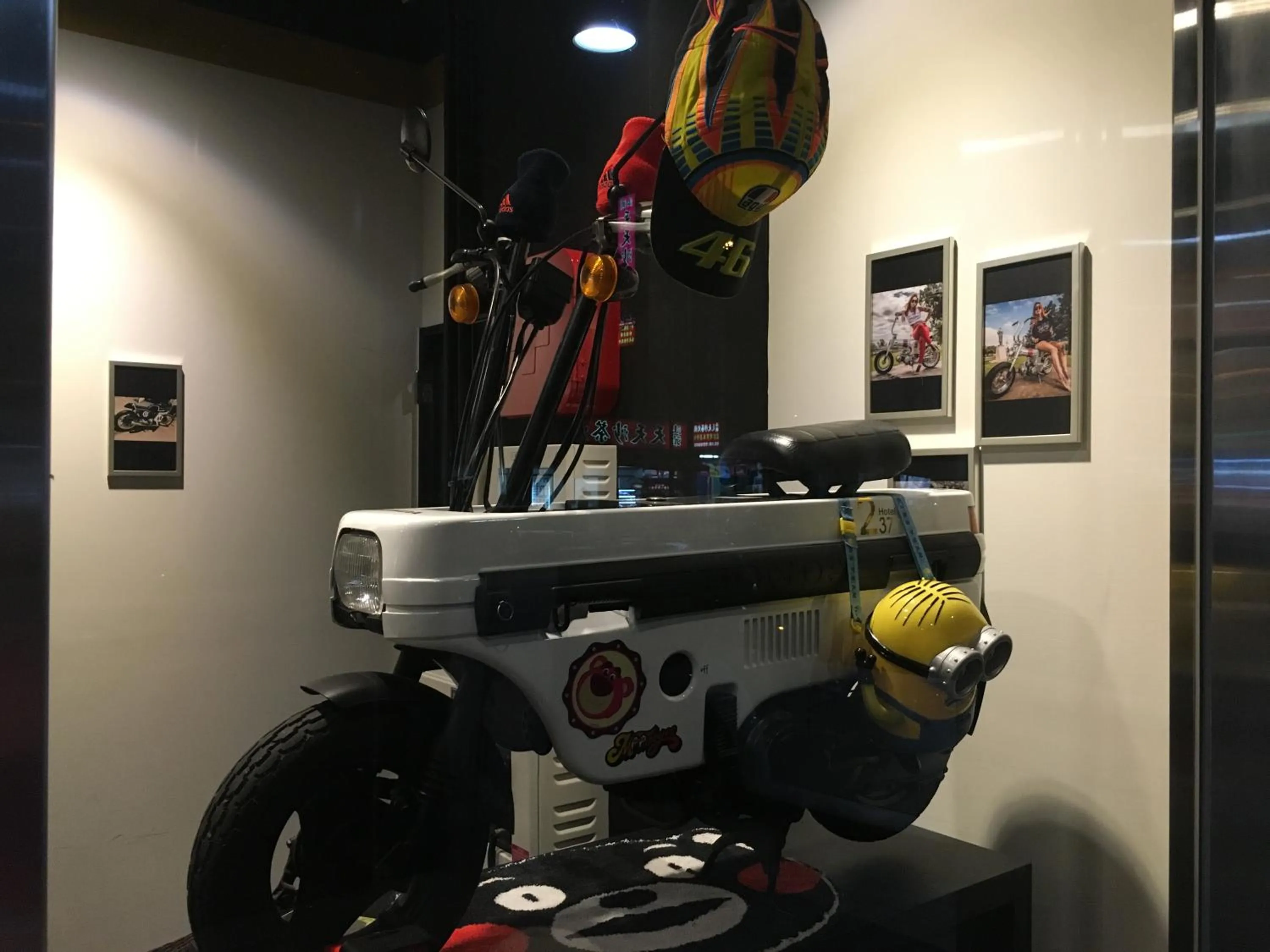 Restaurant/places to eat in 237 Hotel