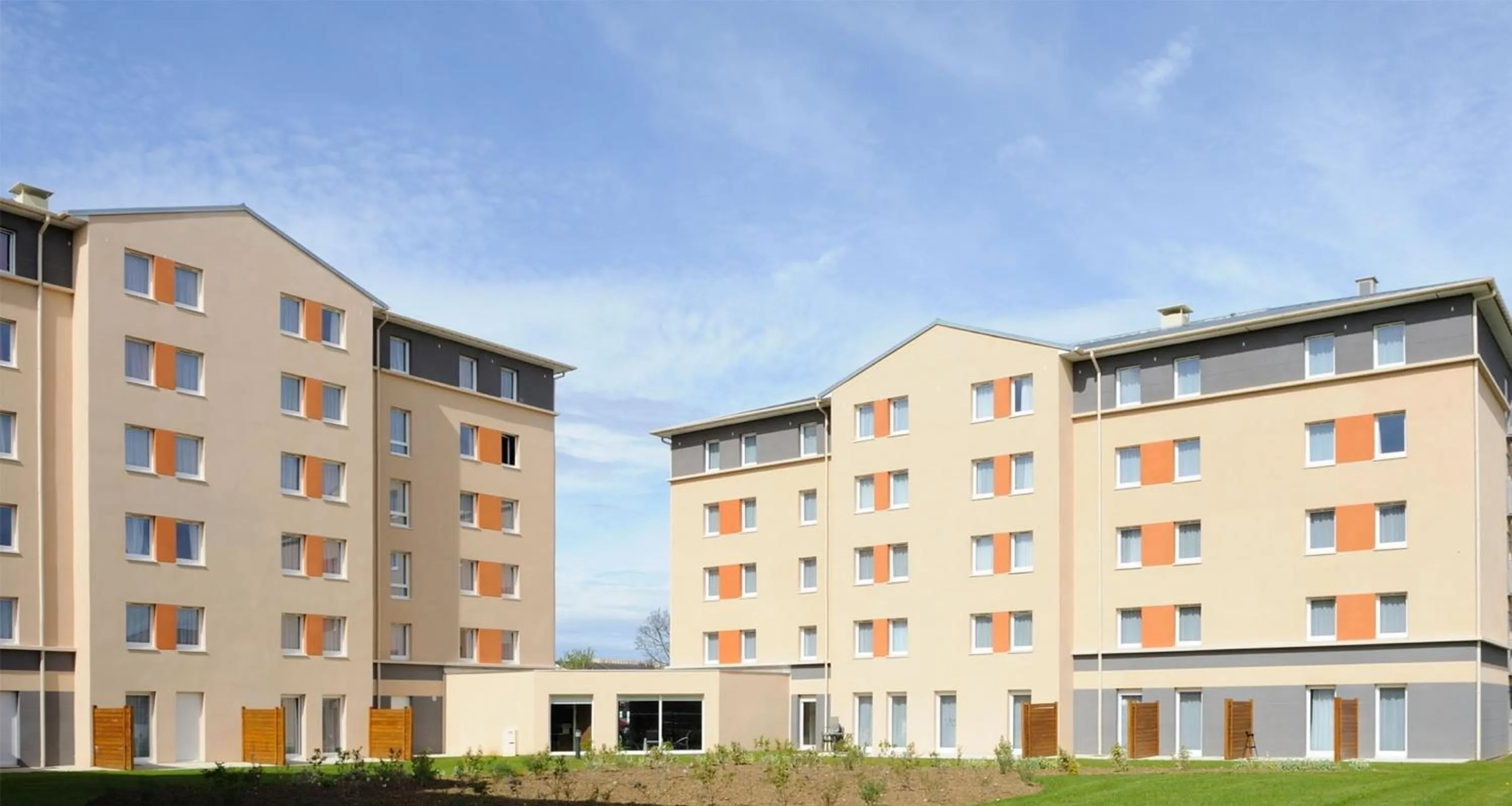 Facade/entrance in Séjours & Affaires Caen Le Clos Beaumois