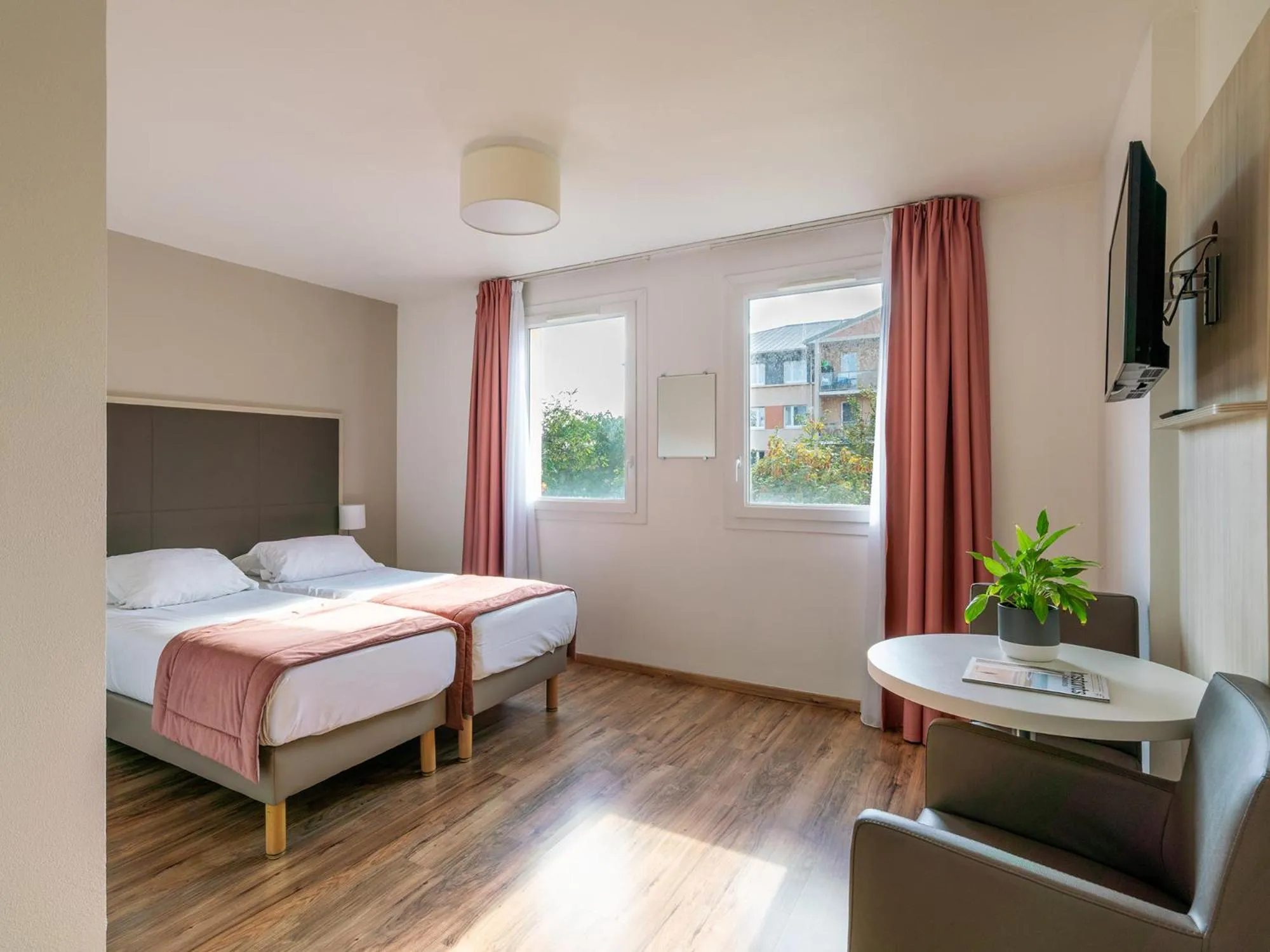 TV and multimedia, Bed in Séjours & Affaires Caen Le Clos Beaumois