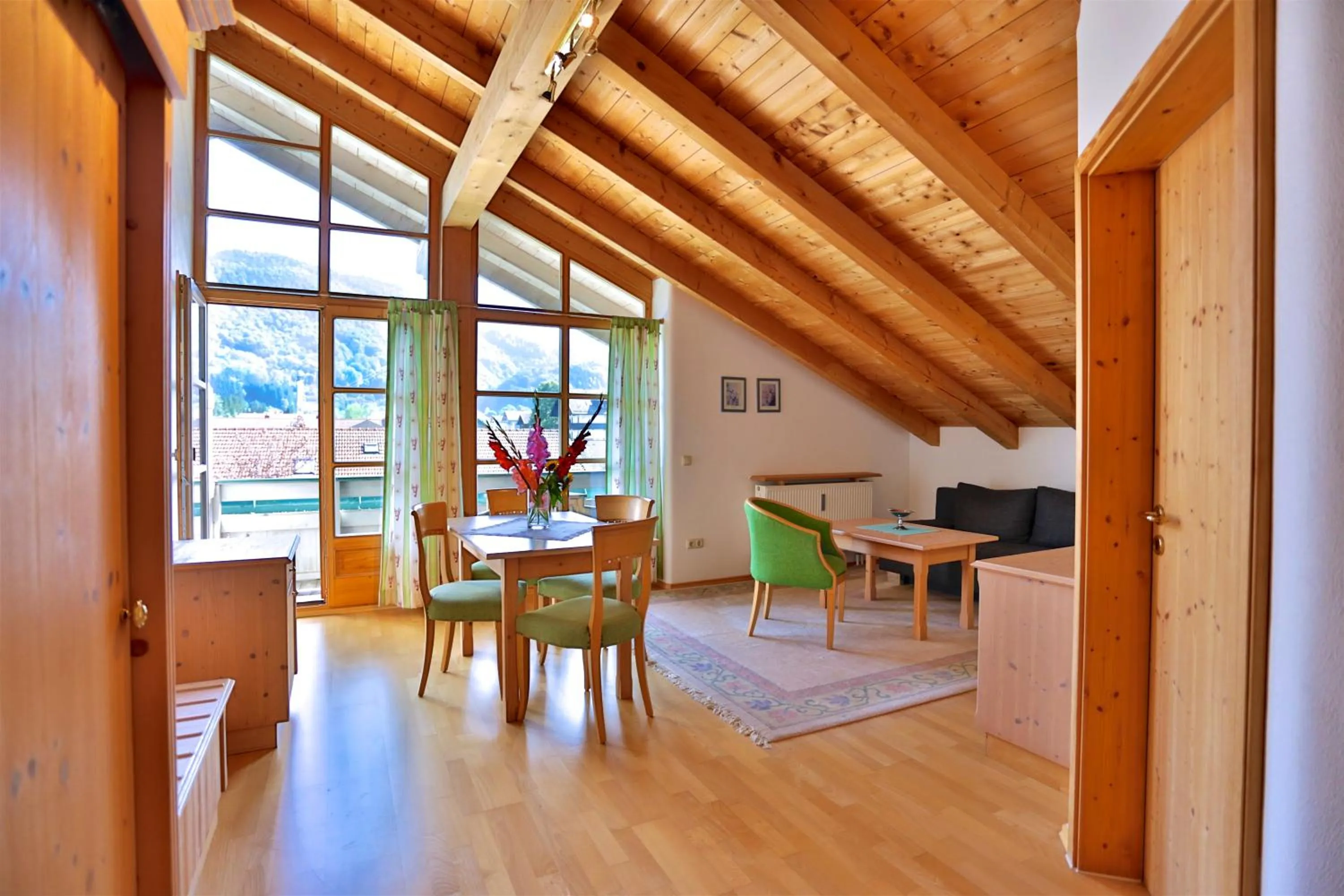 Photo of the whole room in Hotel Salzburger Hof