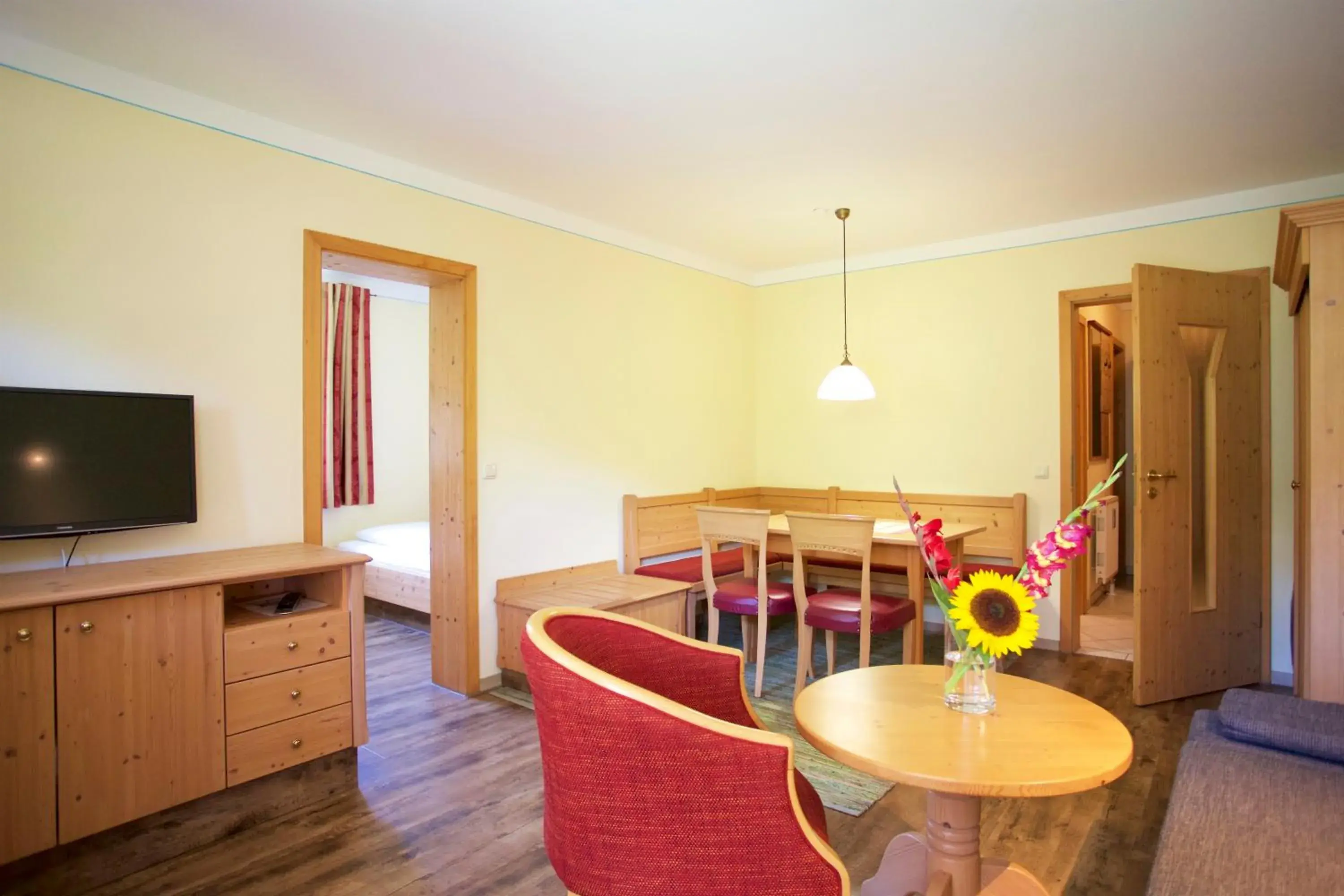 Deluxe Twin Room in Hotel Salzburger Hof Deluxe Twin Room in Hotel Salzburger Hof