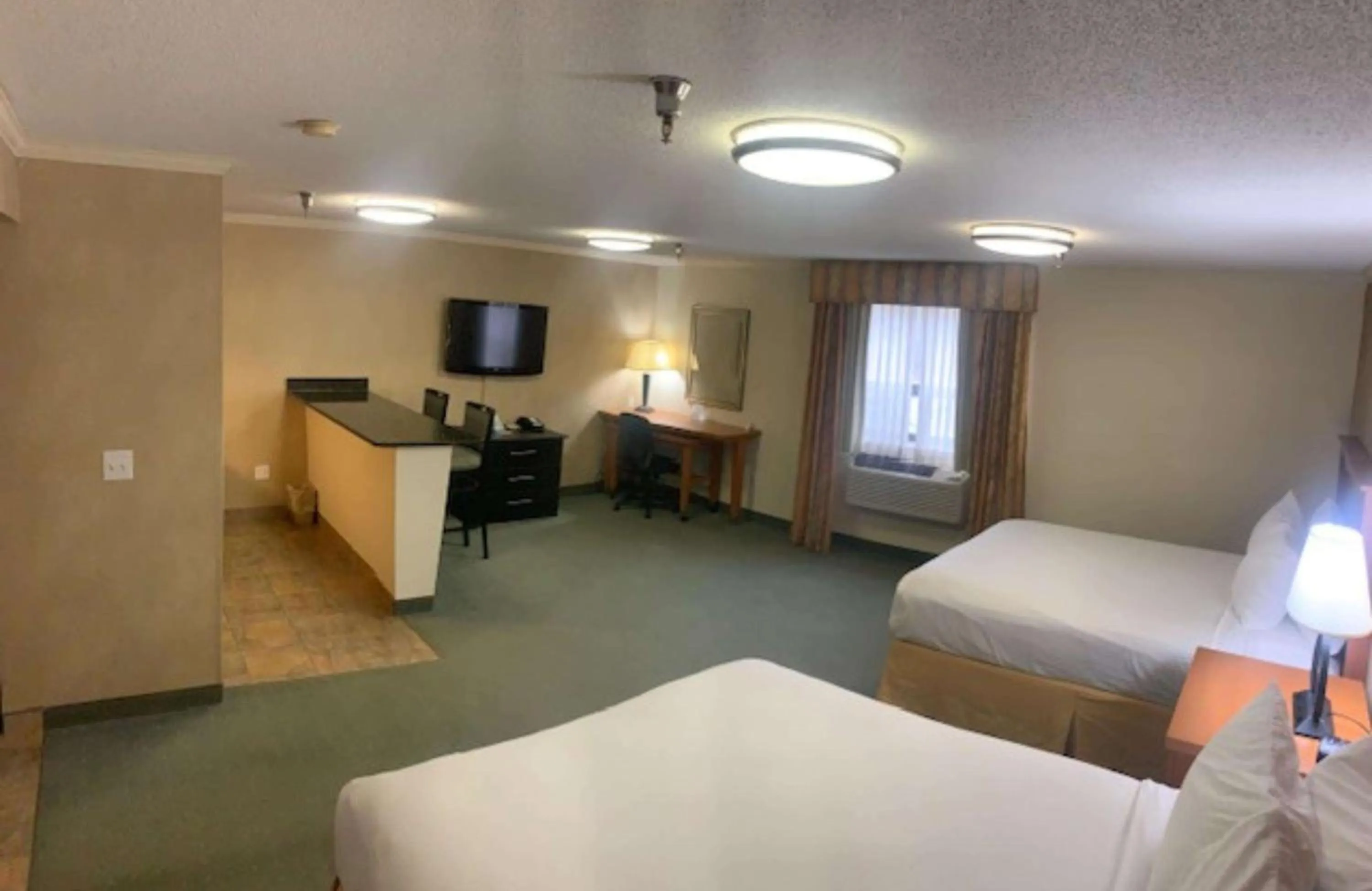 Bedroom, Bed in Best Western Davison Inn