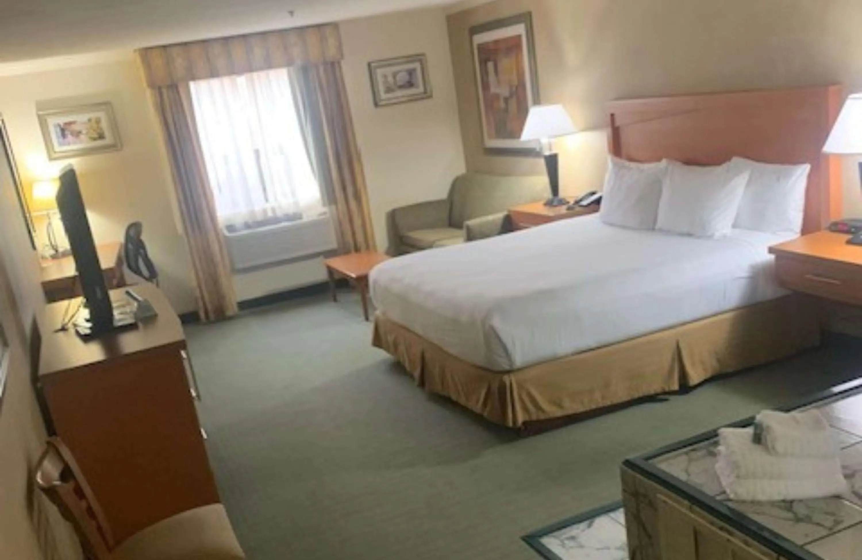 Bedroom, Bed in Best Western Davison Inn