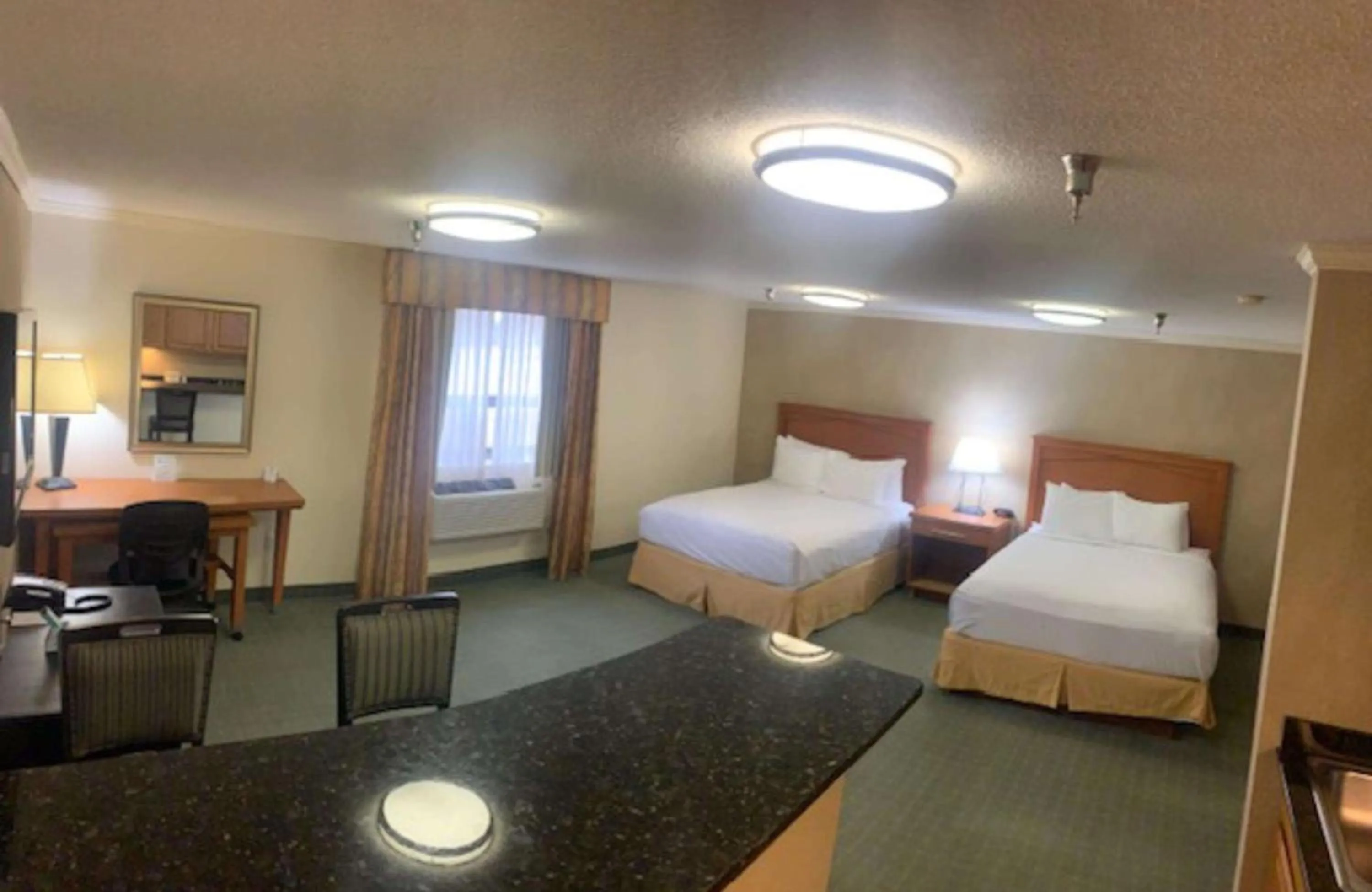 Bedroom, Bed in Best Western Davison Inn