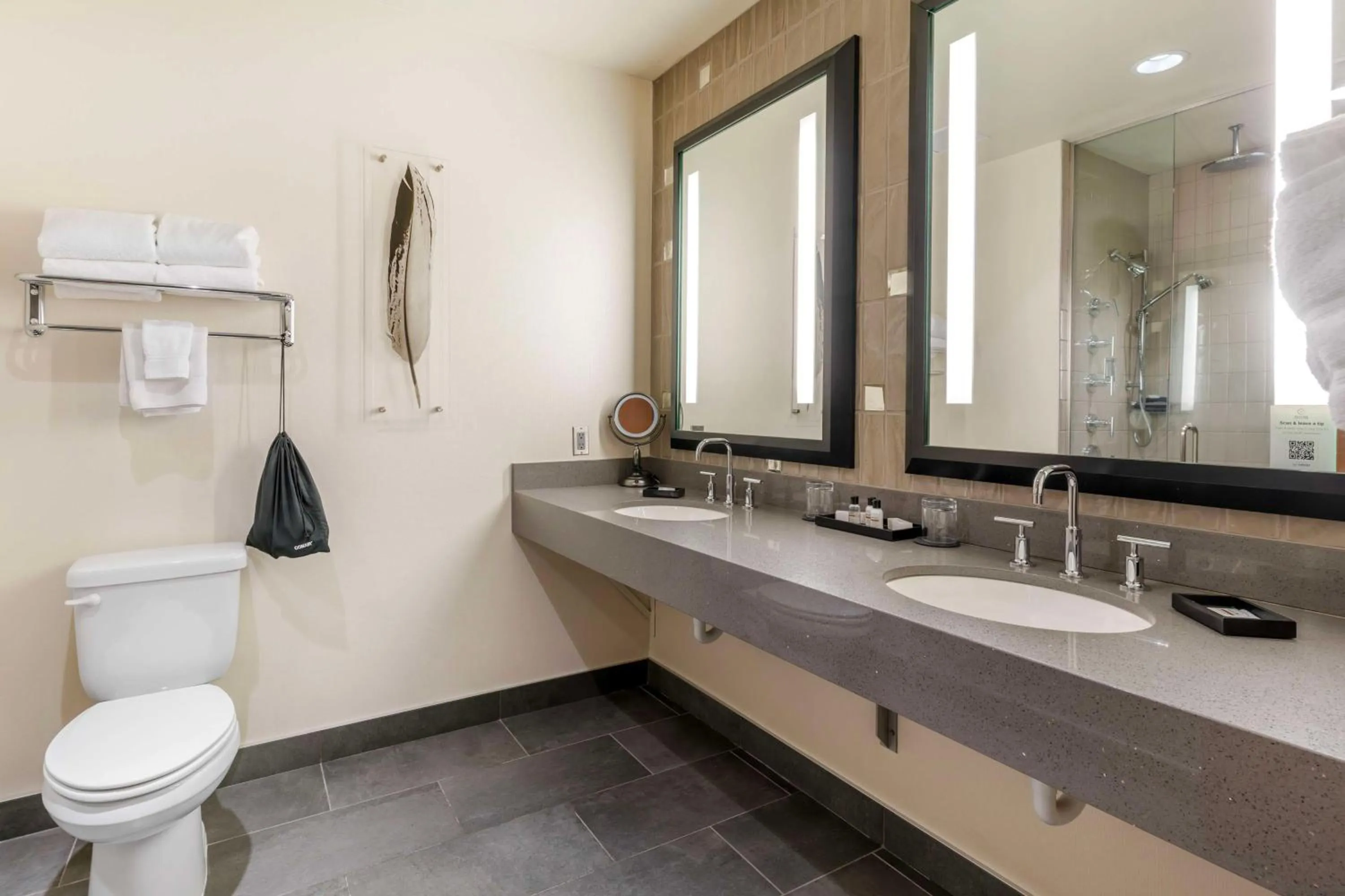 Bathroom in Best Western Premier Boulder Falls Inn