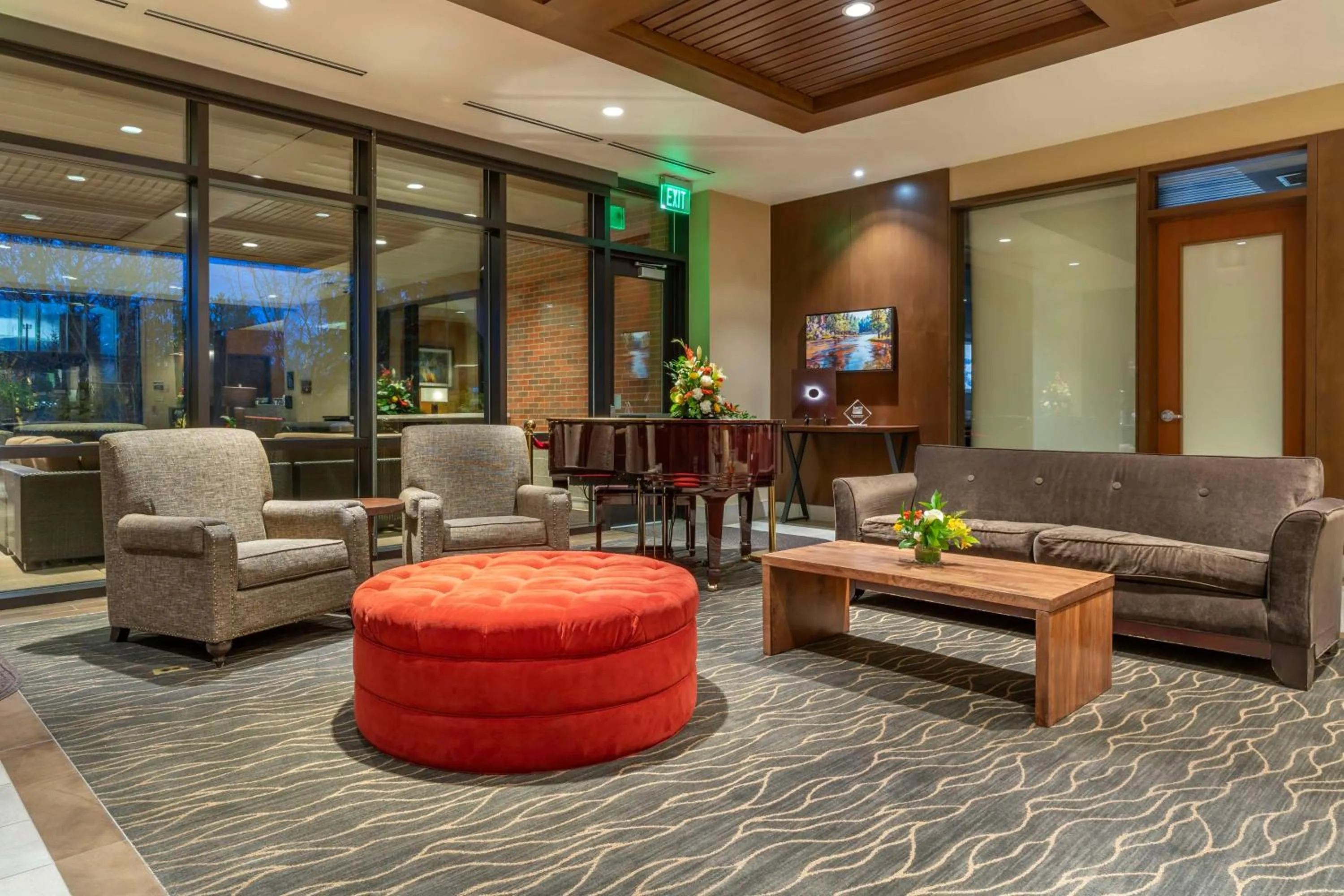 Lobby or reception in Best Western Premier Boulder Falls Inn