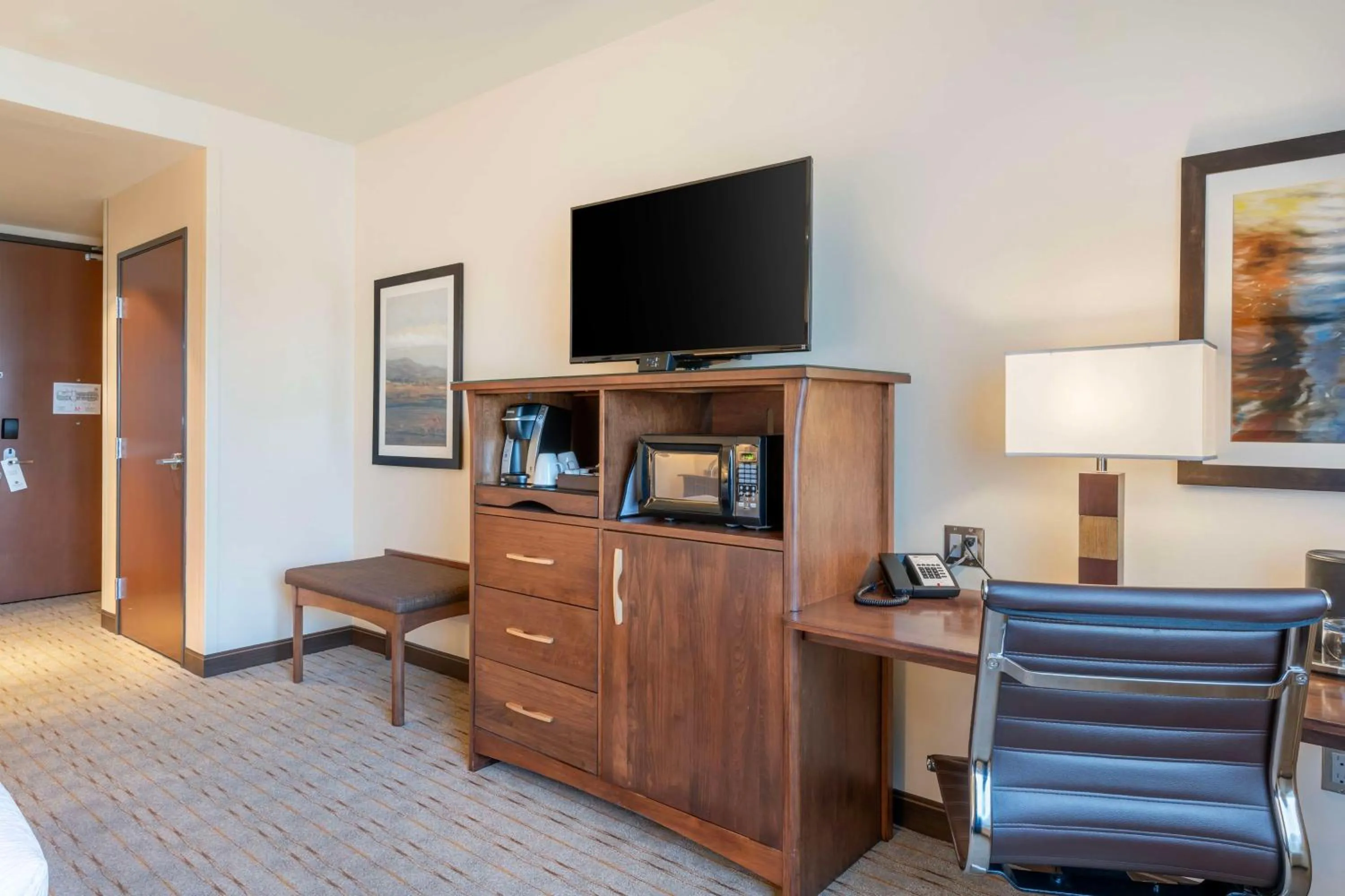 Bedroom, Bed in Best Western Premier Boulder Falls Inn