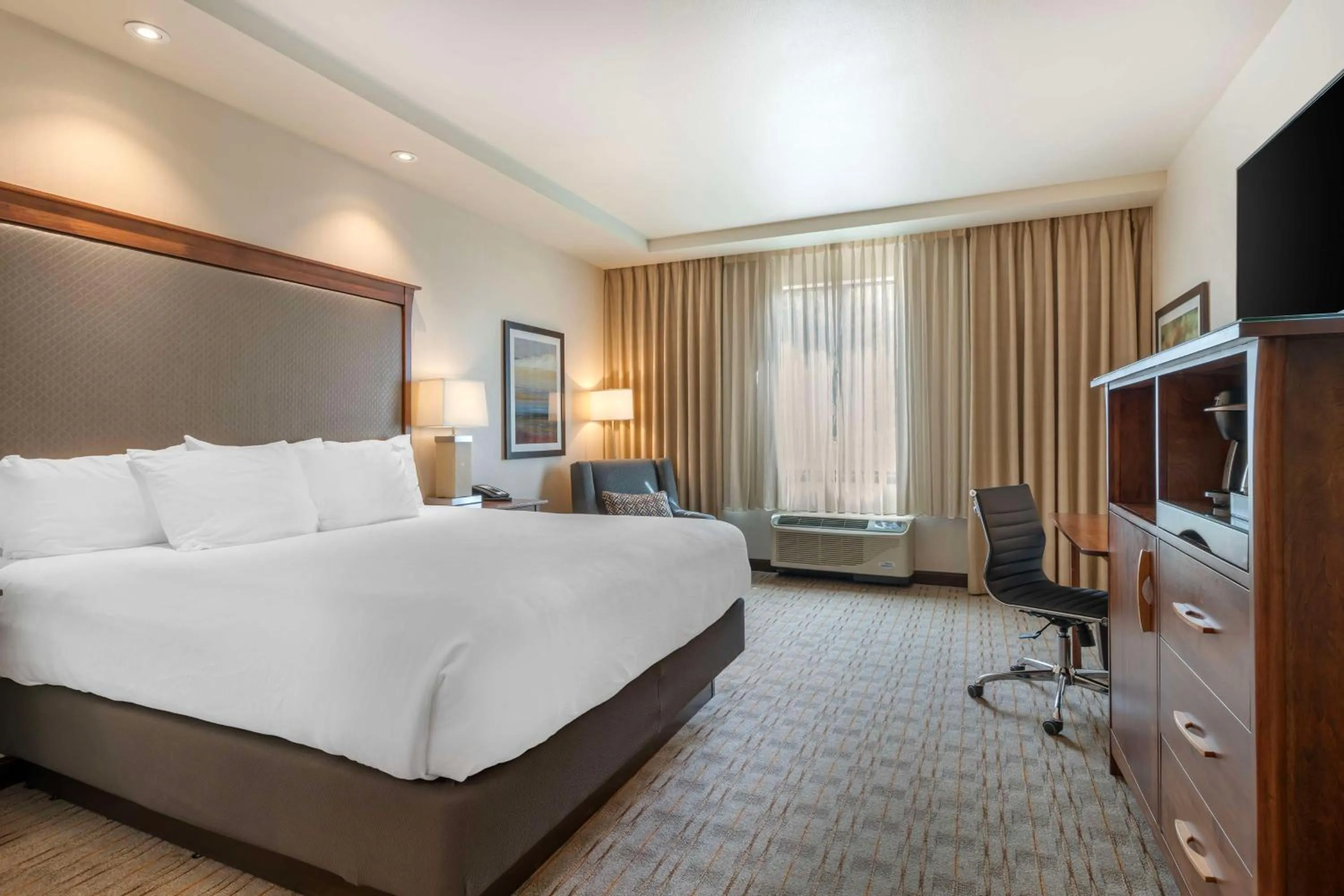 Bedroom, Bed in Best Western Premier Boulder Falls Inn