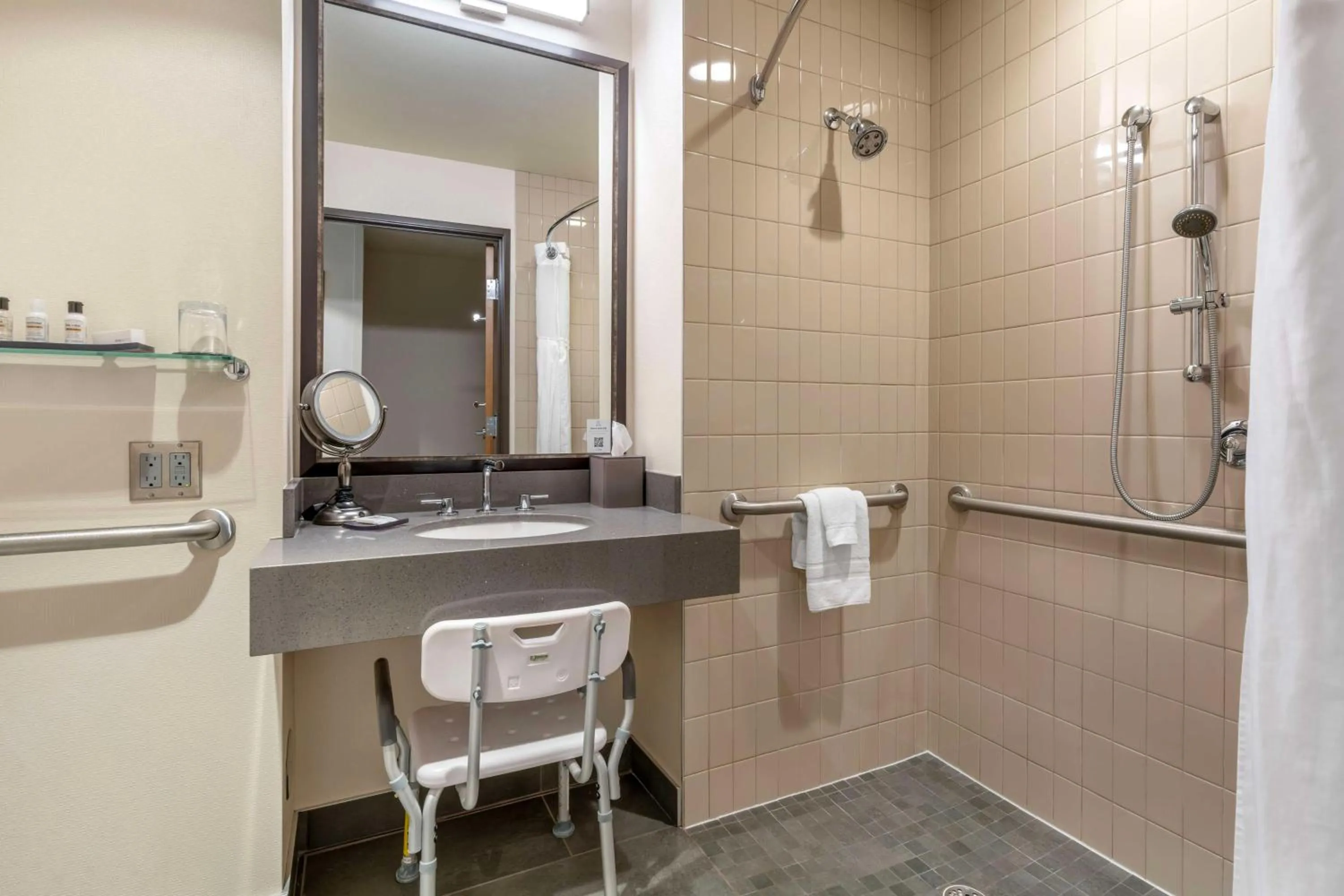 Bathroom in Best Western Premier Boulder Falls Inn