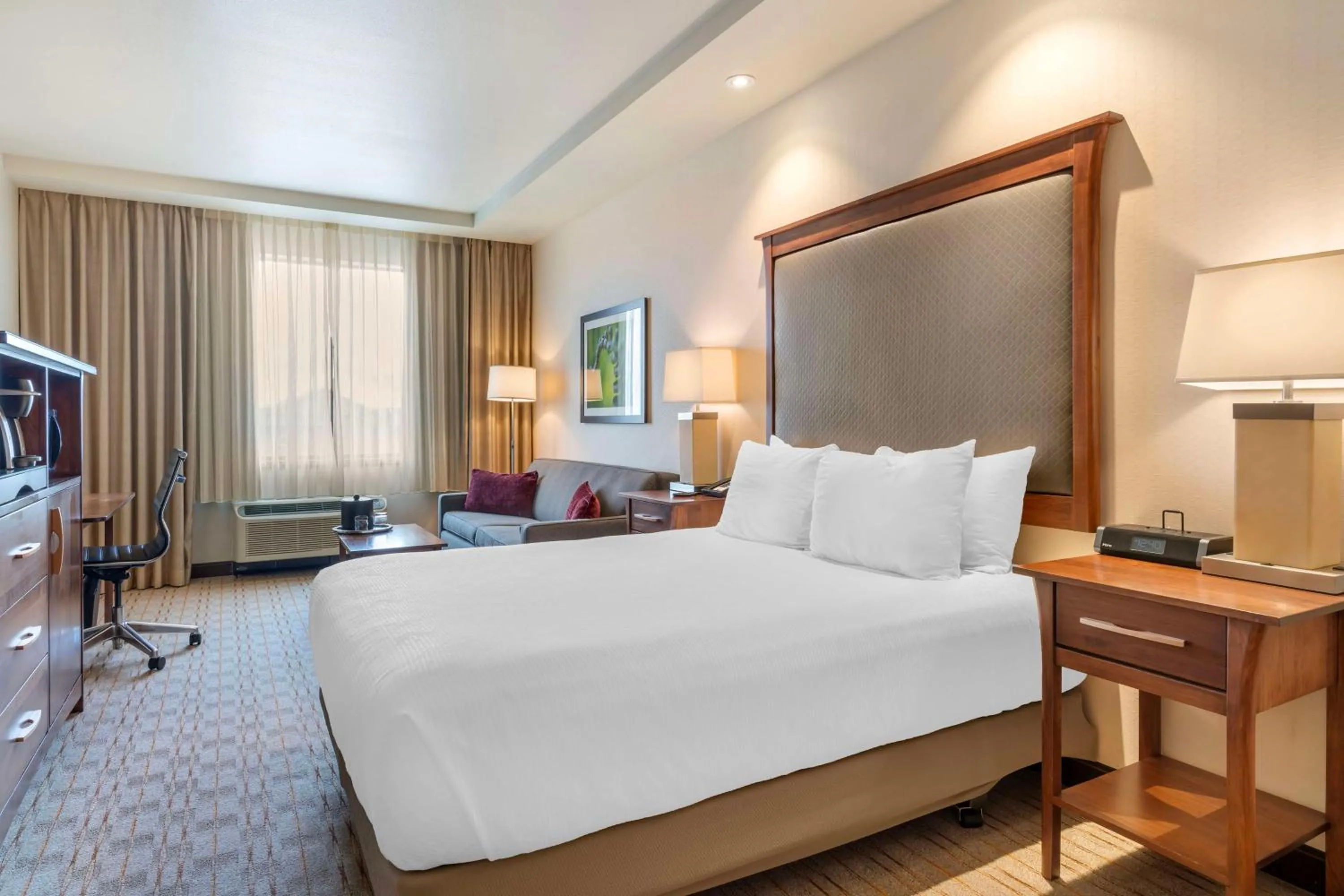 Bedroom, Bed in Best Western Premier Boulder Falls Inn