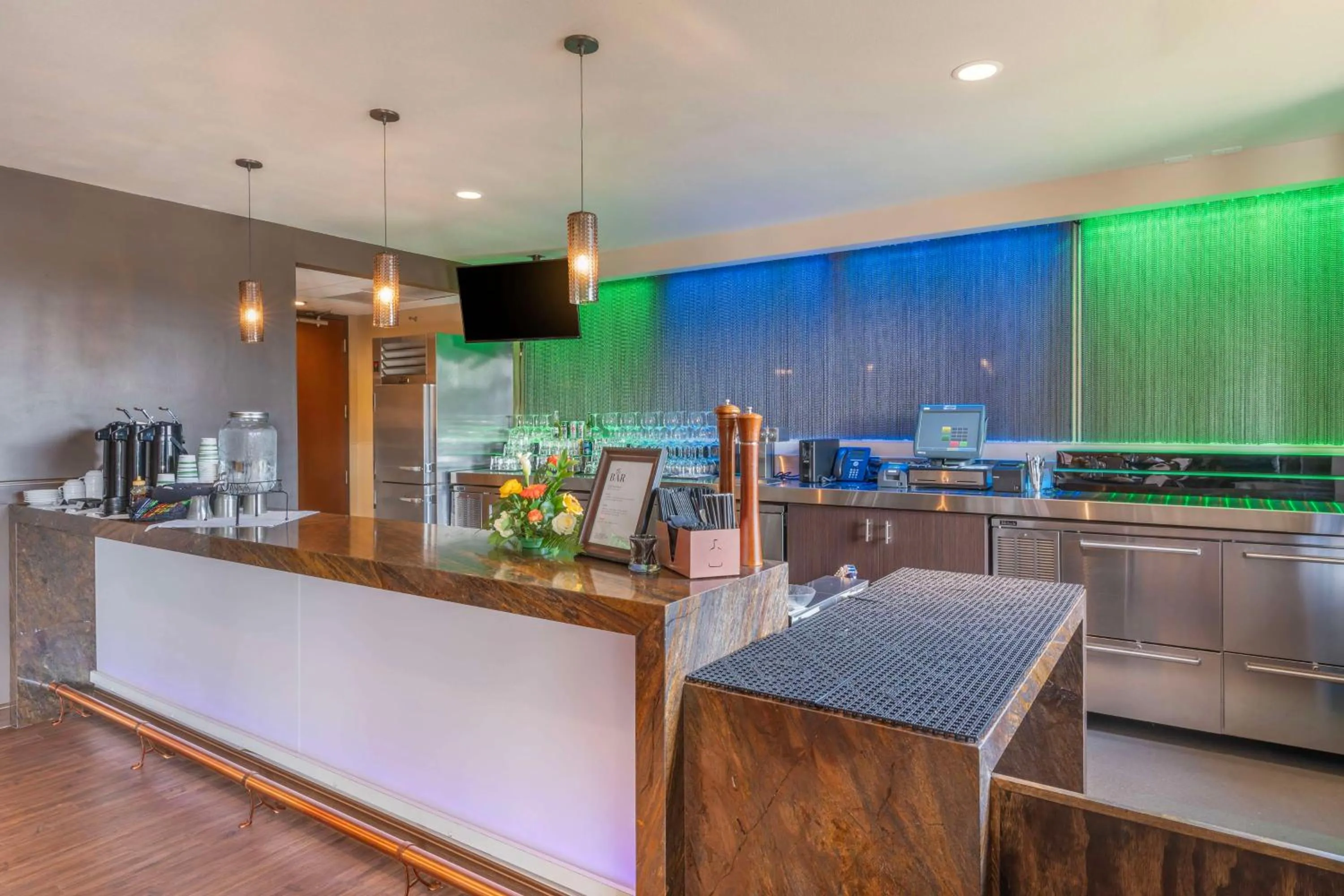 Restaurant/places to eat in Best Western Premier Boulder Falls Inn