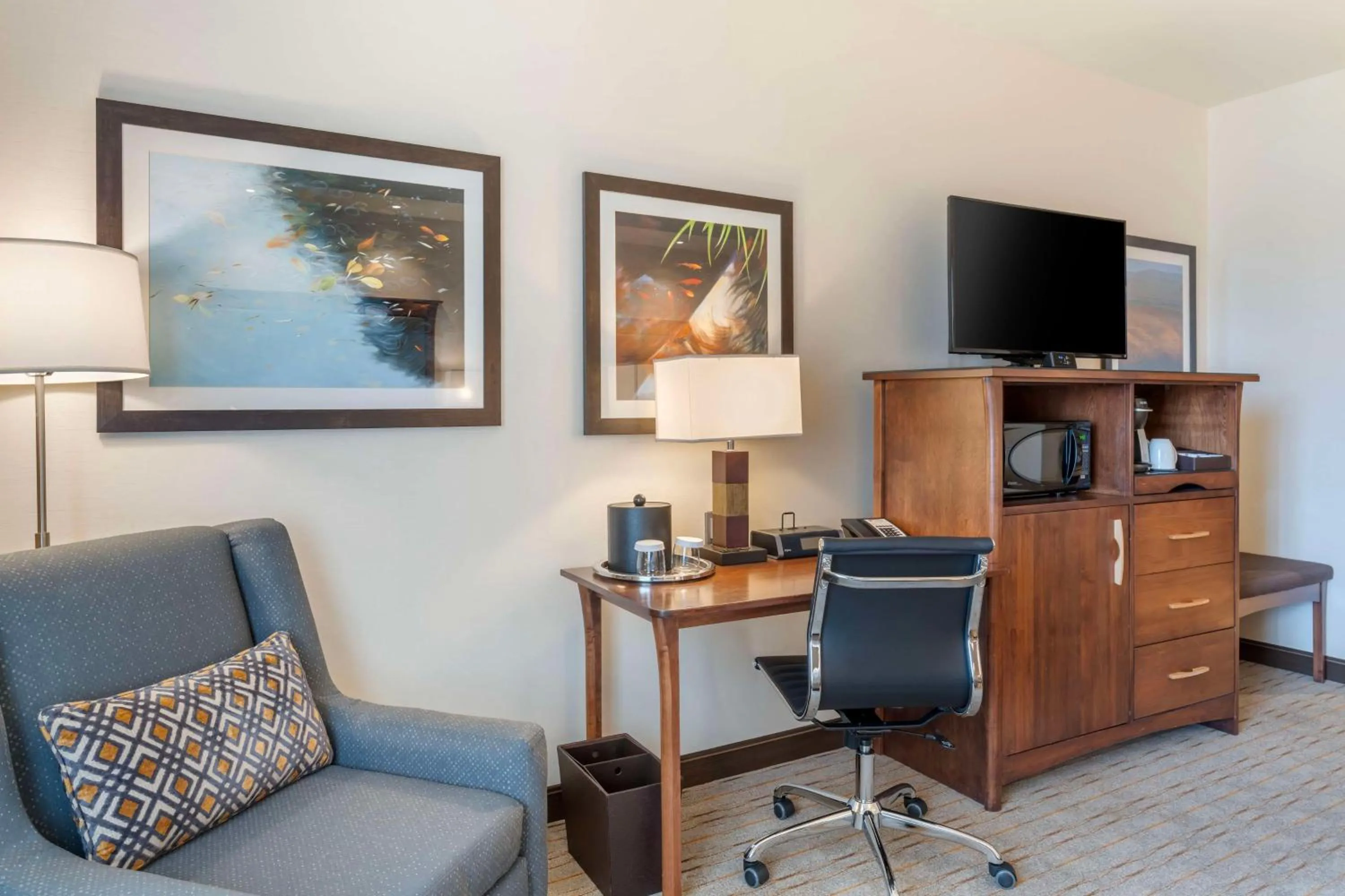 Bedroom in Best Western Premier Boulder Falls Inn