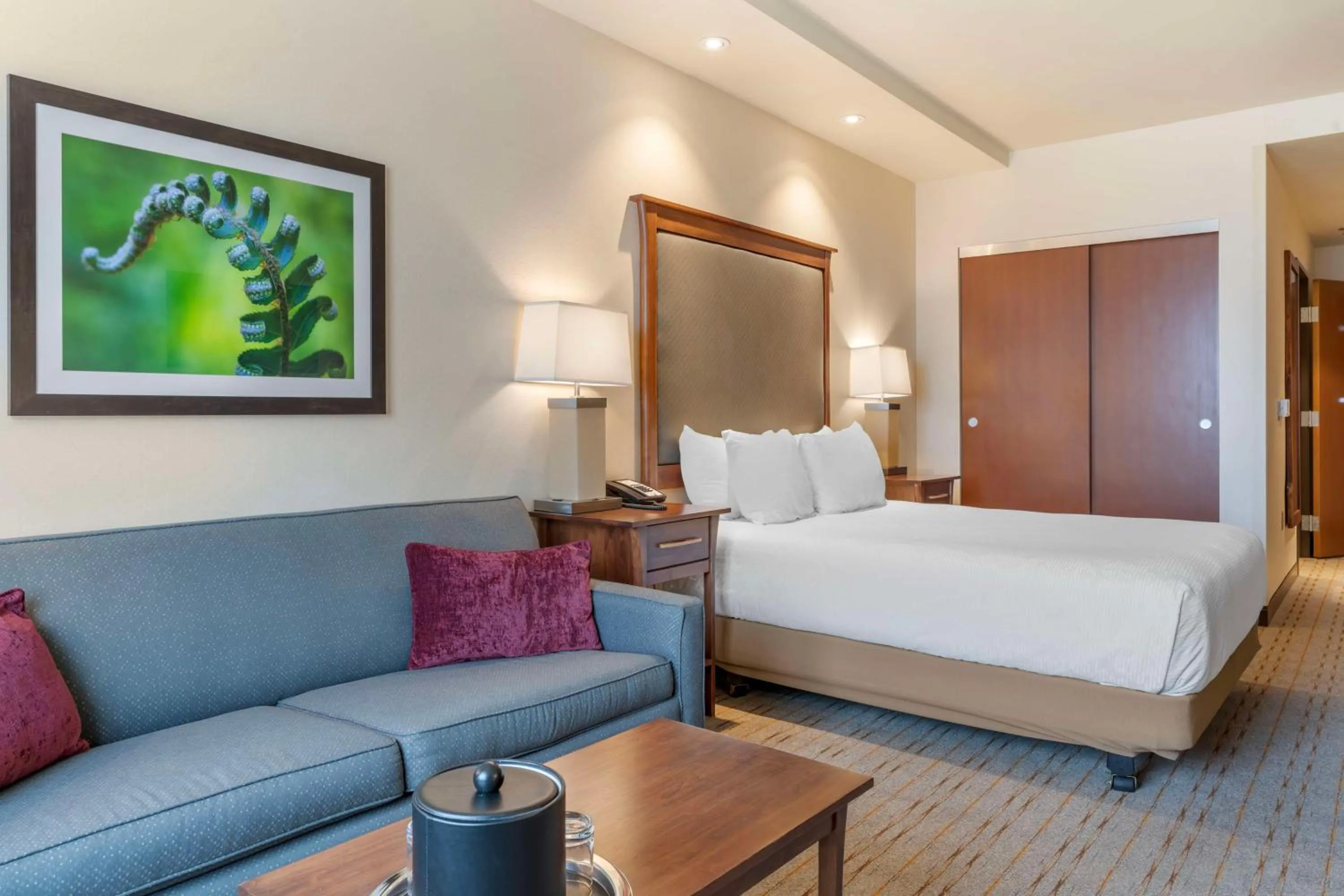 Bedroom, Bed in Best Western Premier Boulder Falls Inn