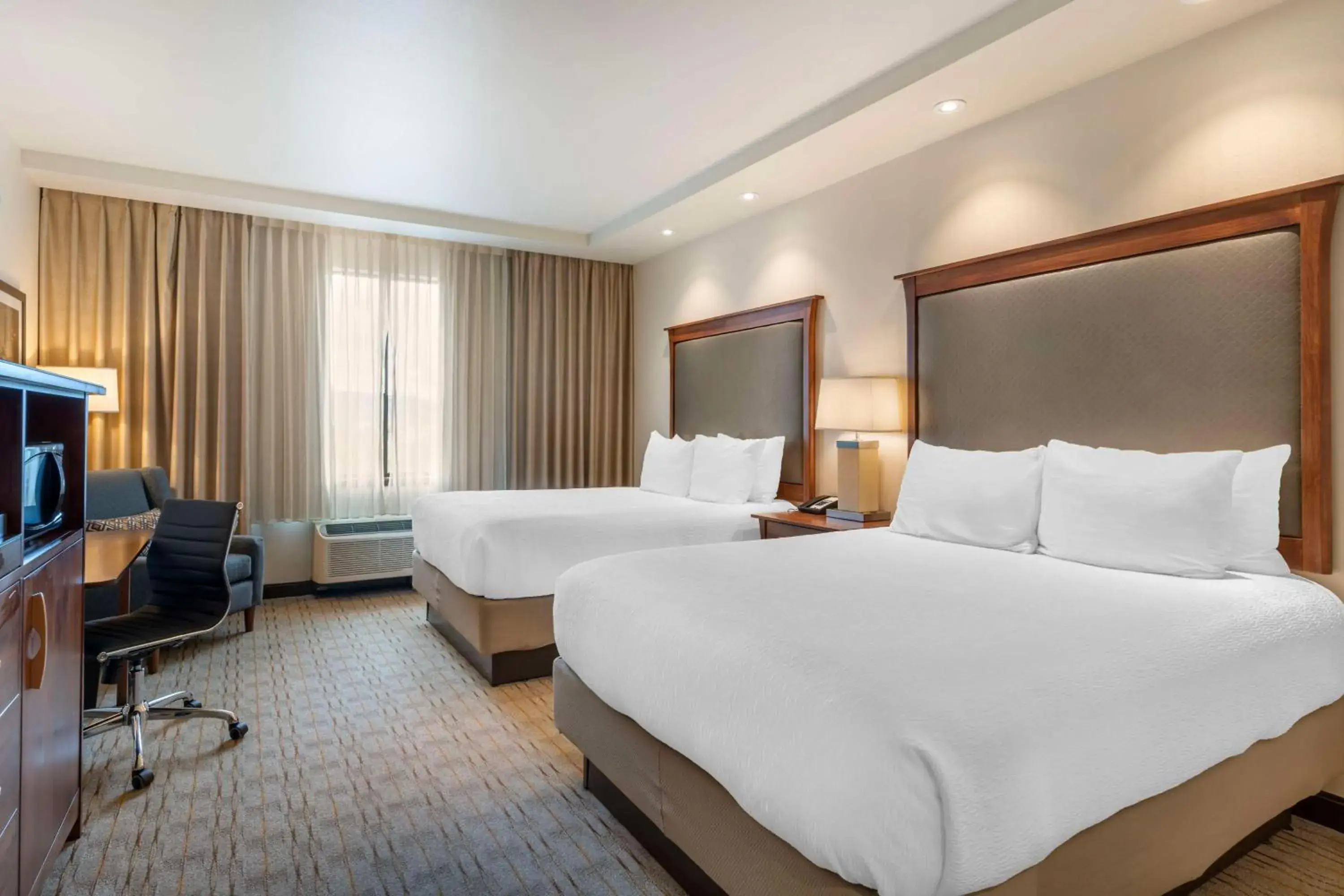 Queen Suite with Two Queen Beds, Bath Tub and View - Disability/Non-Smoking in Best Western Premier Boulder Falls Inn Queen Suite with Two Queen Beds, Bath Tub and View - Disability/Non-Smoking in Best Western Premier Boulder Falls Inn