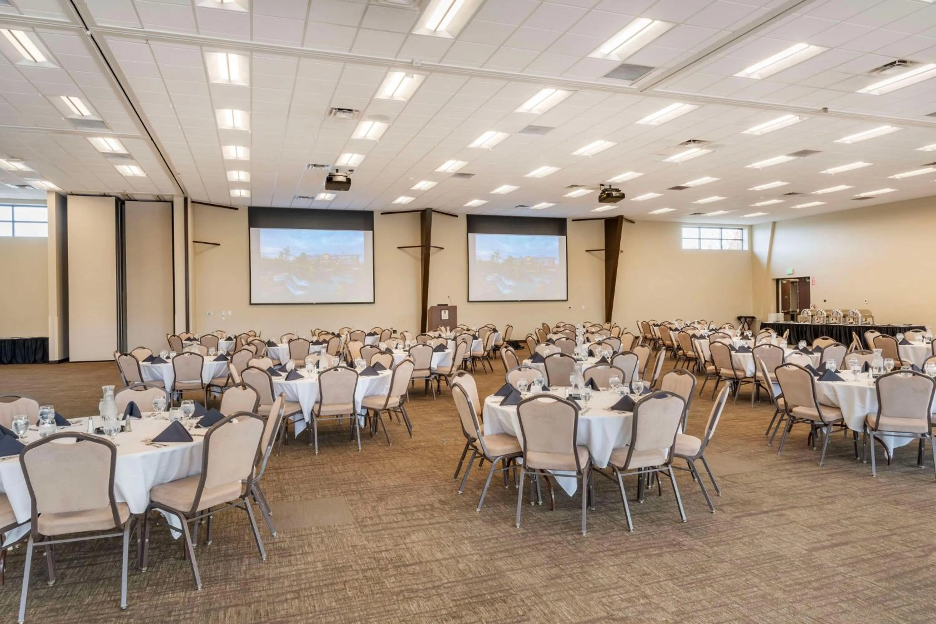 Meeting/conference room in Best Western Premier Boulder Falls Inn