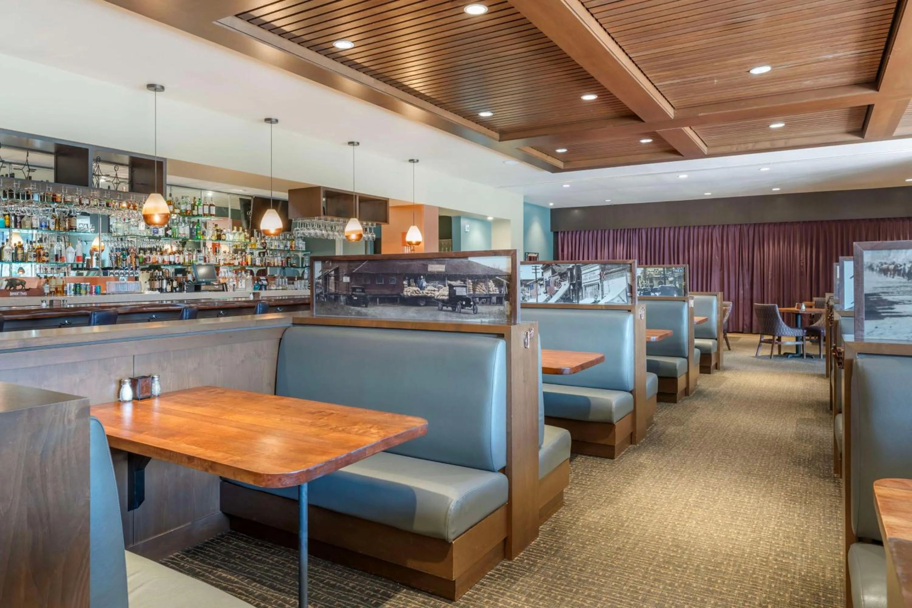 Restaurant/places to eat in Best Western Premier Boulder Falls Inn