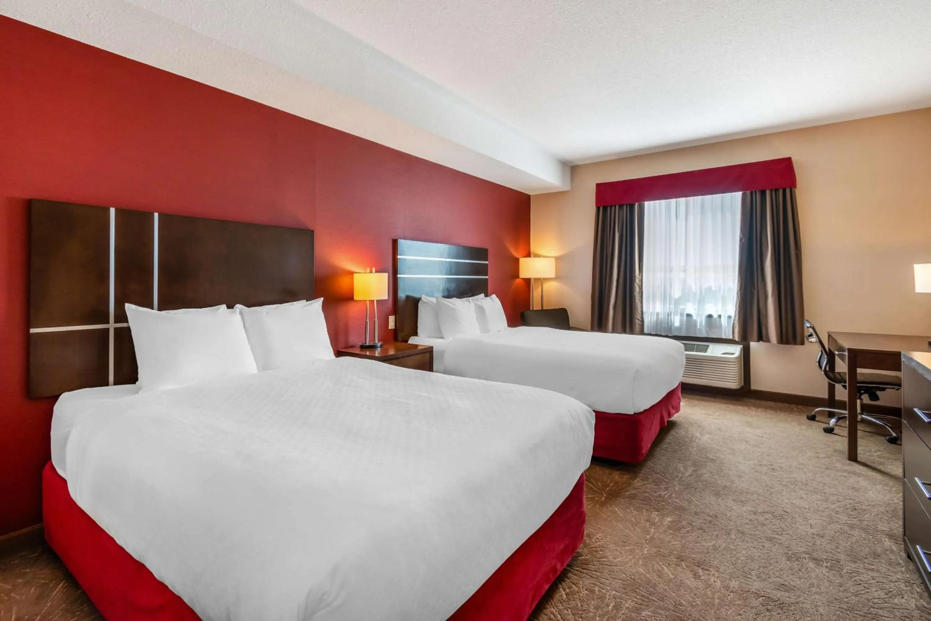 Bedroom, Bed in Best Western Plus Kindersley Hotel