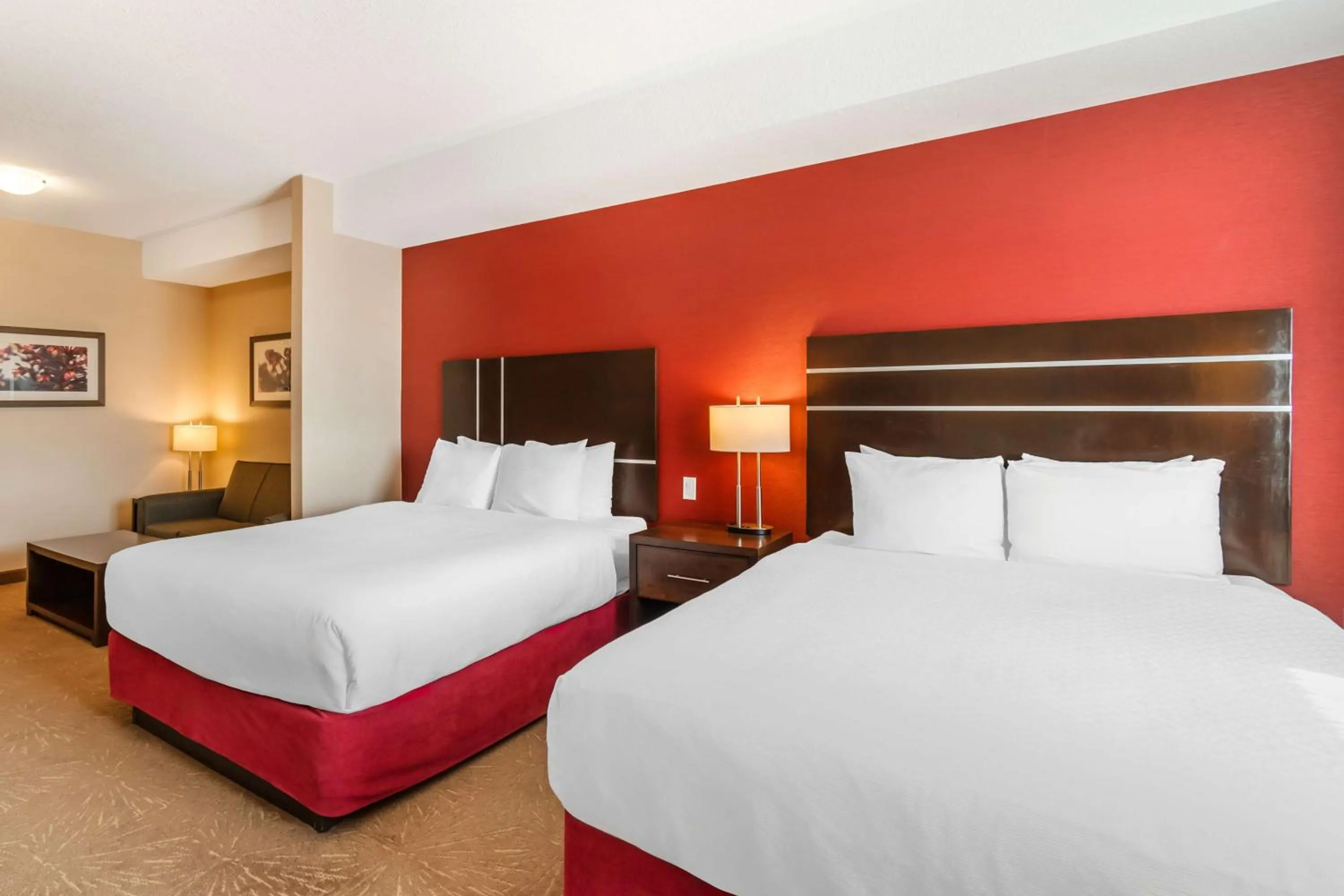 Bedroom, Bed in Best Western Plus Kindersley Hotel