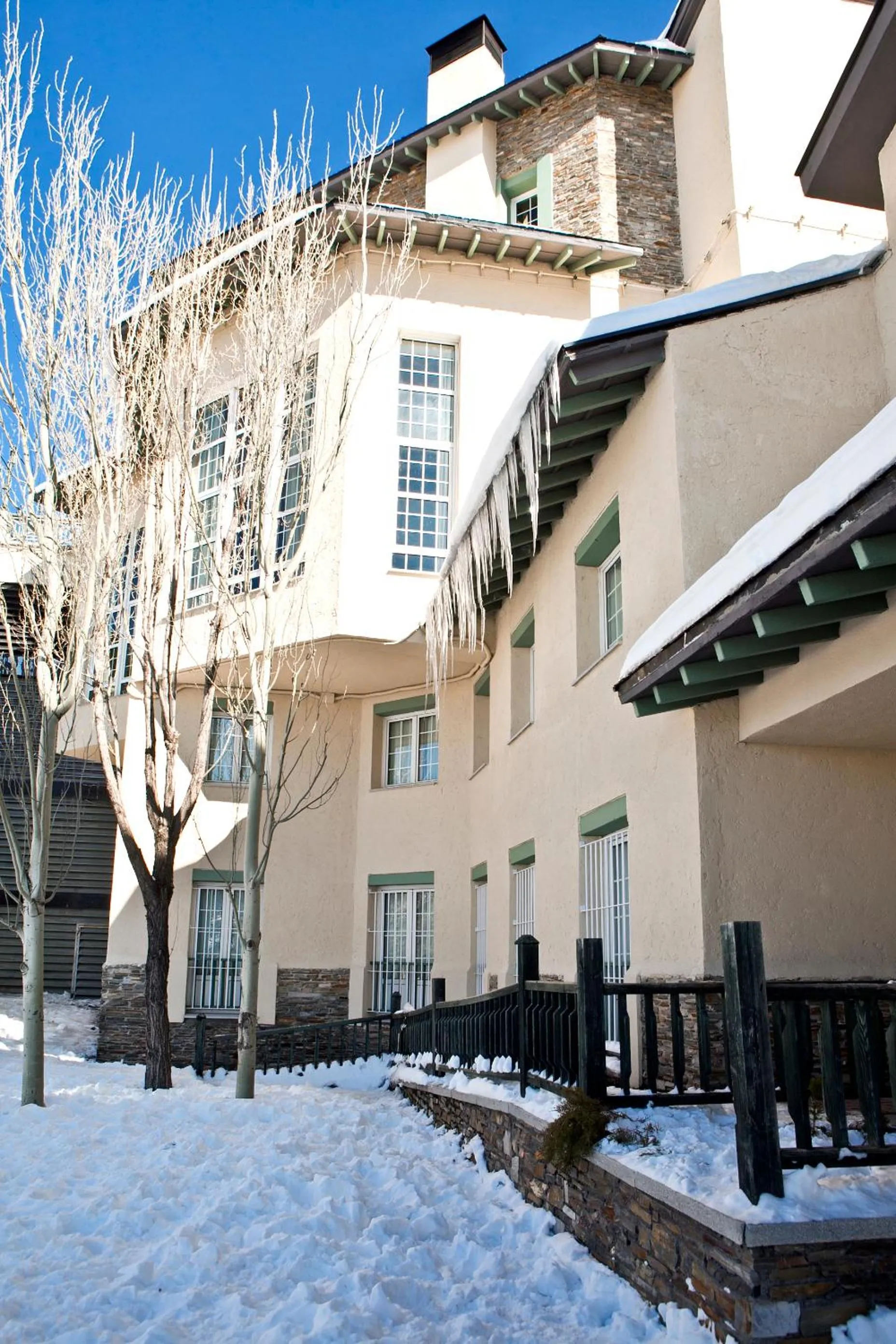 Facade/entrance in Hotel Apartamentos Trevenque
