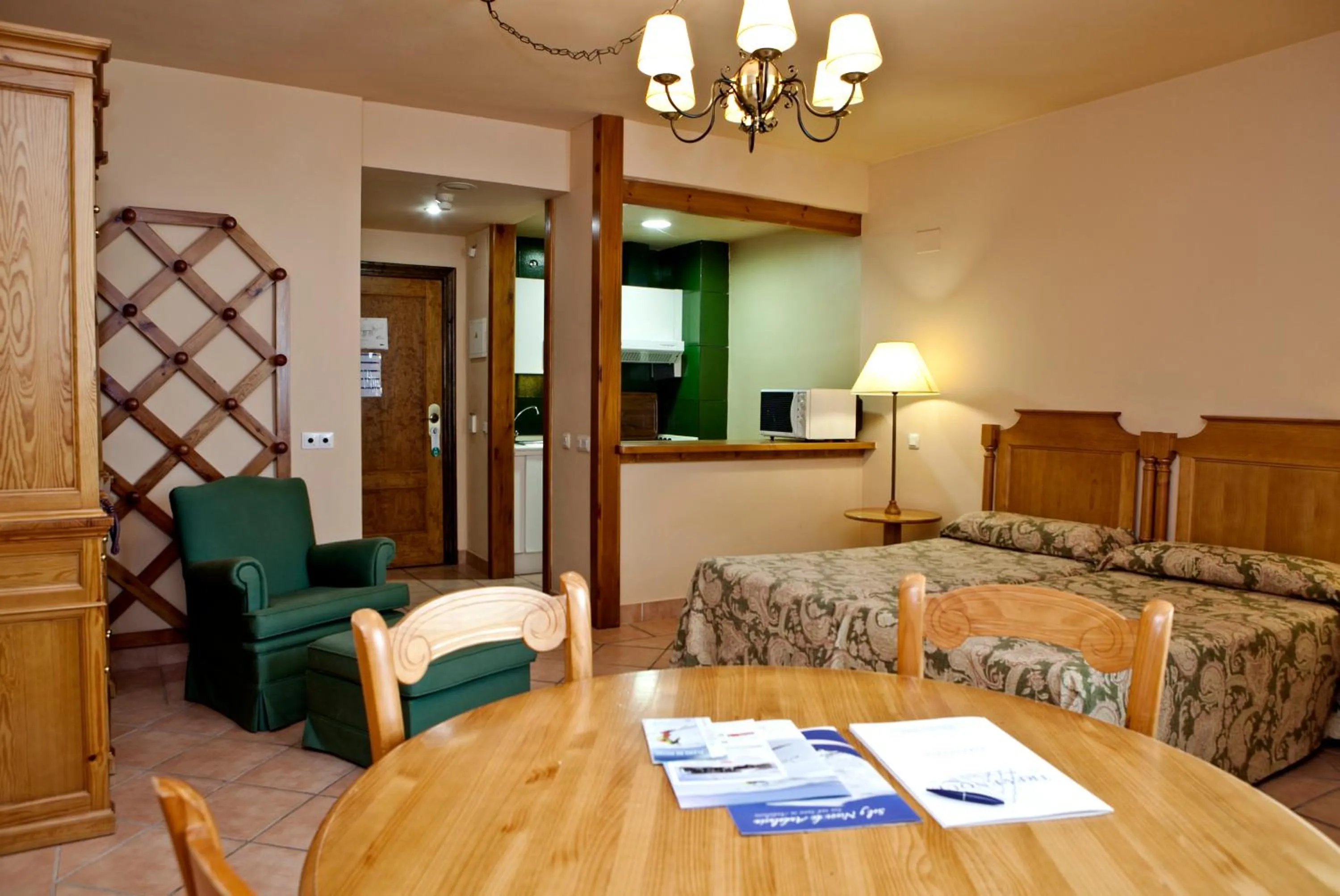 Photo of the whole room in Hotel Apartamentos Trevenque