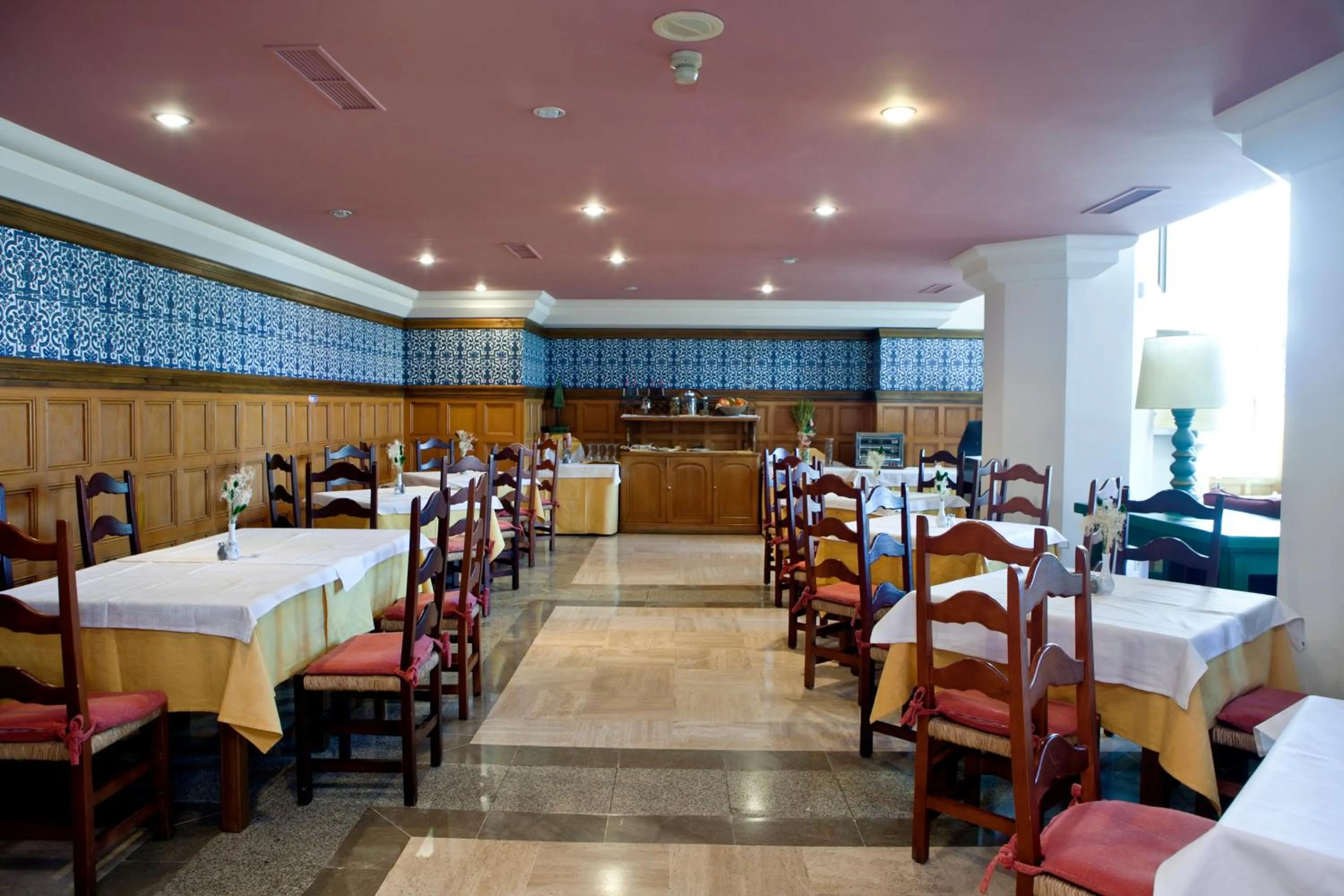 Restaurant/places to eat in Hotel Apartamentos Trevenque